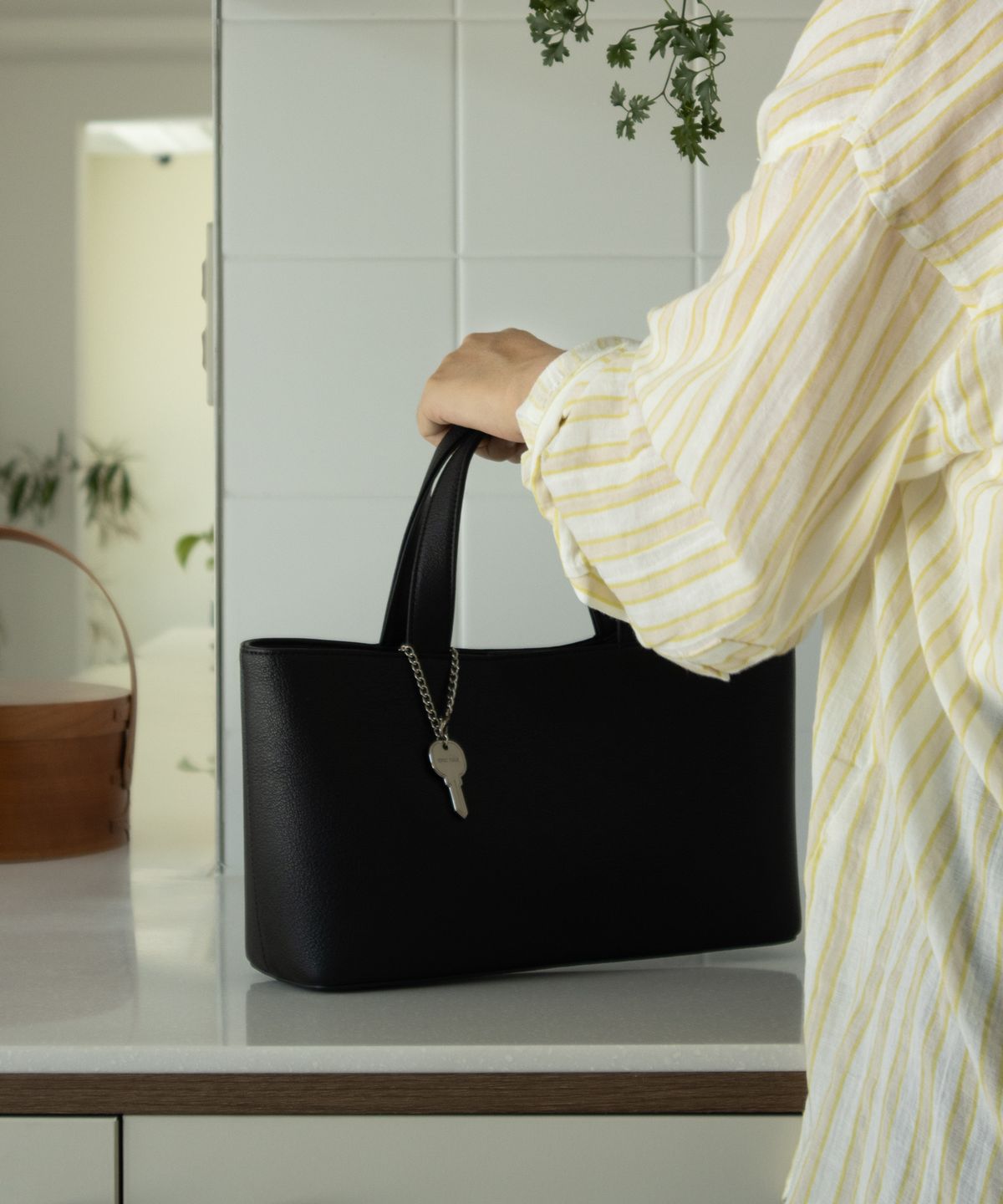 캐비닛먼트(KABINETMENT) Poje tote bag_black