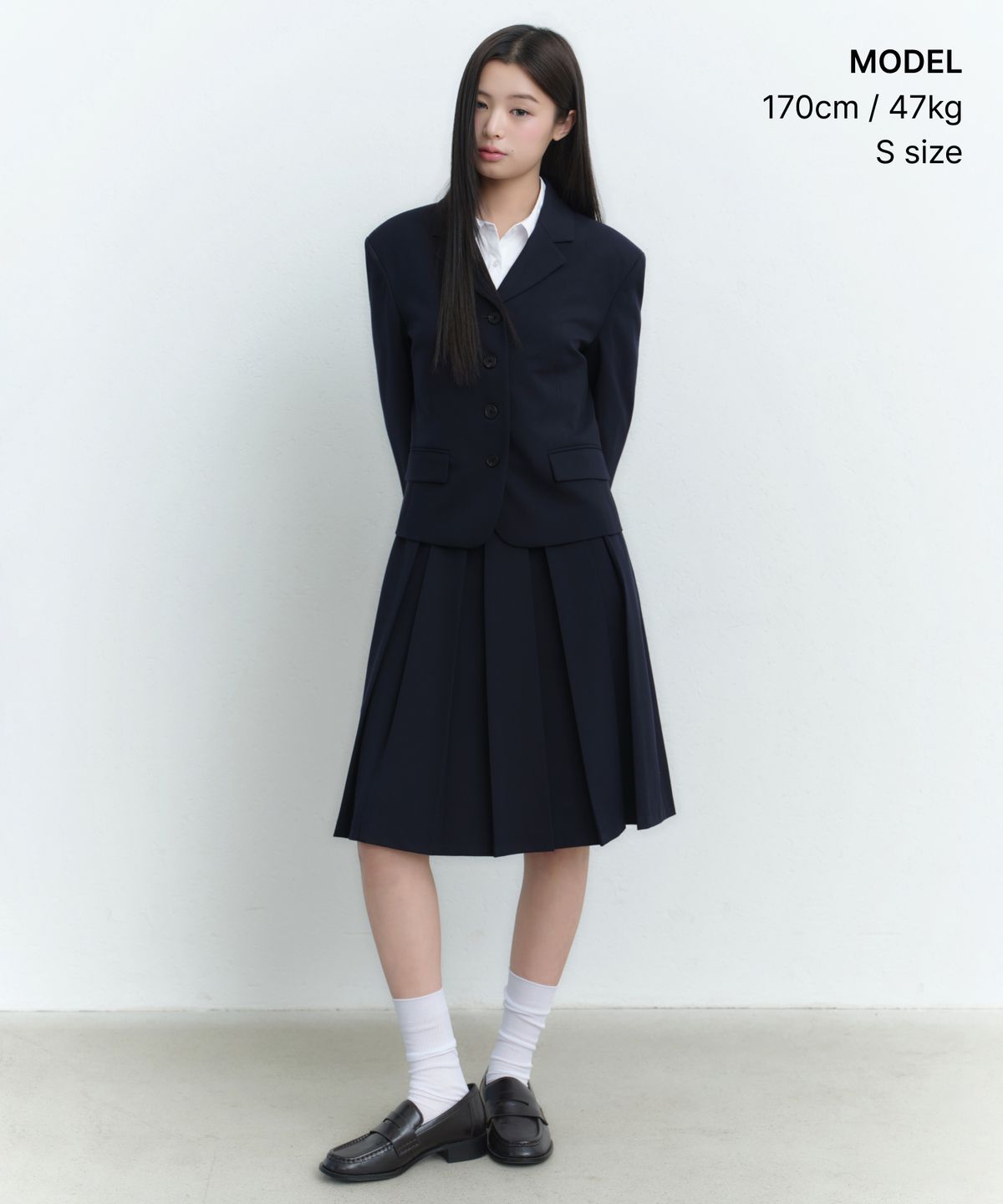 무신사 스탠다드 우먼(MUSINSA STANDARD WOMAN) 우먼즈 4버튼 숏 블레이저 [네이비]