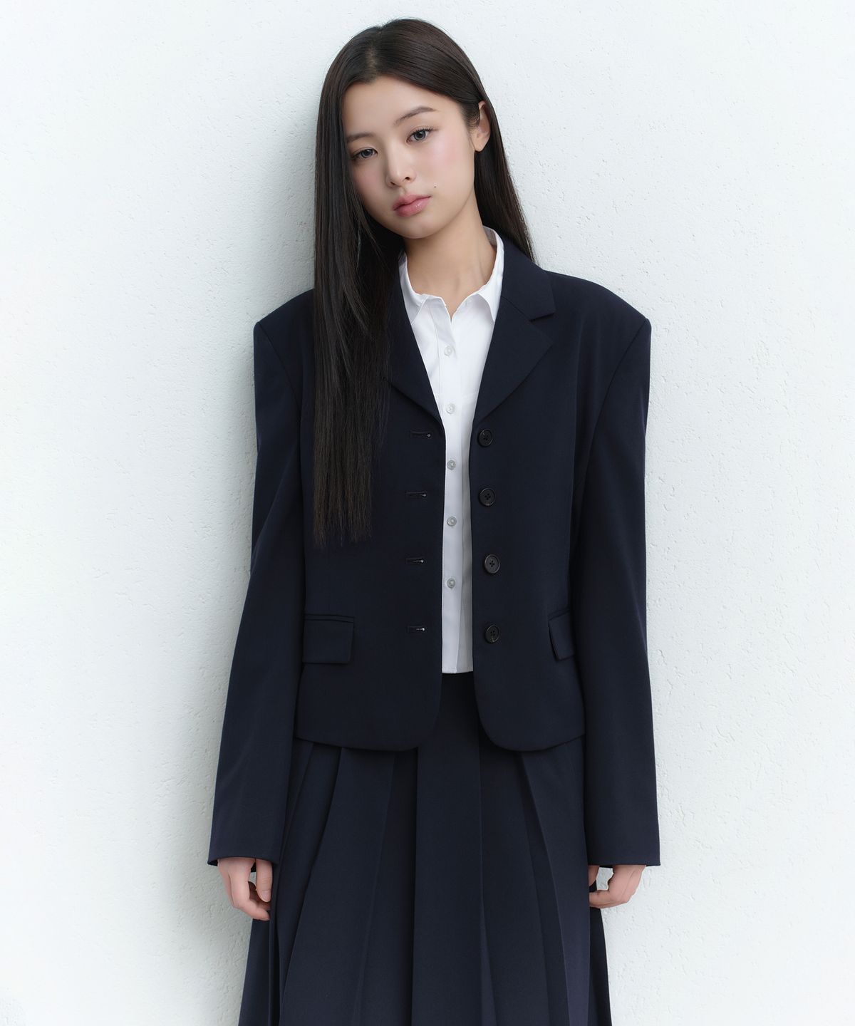 무신사 스탠다드 우먼(MUSINSA STANDARD WOMAN) 우먼즈 4버튼 숏 블레이저 [네이비]