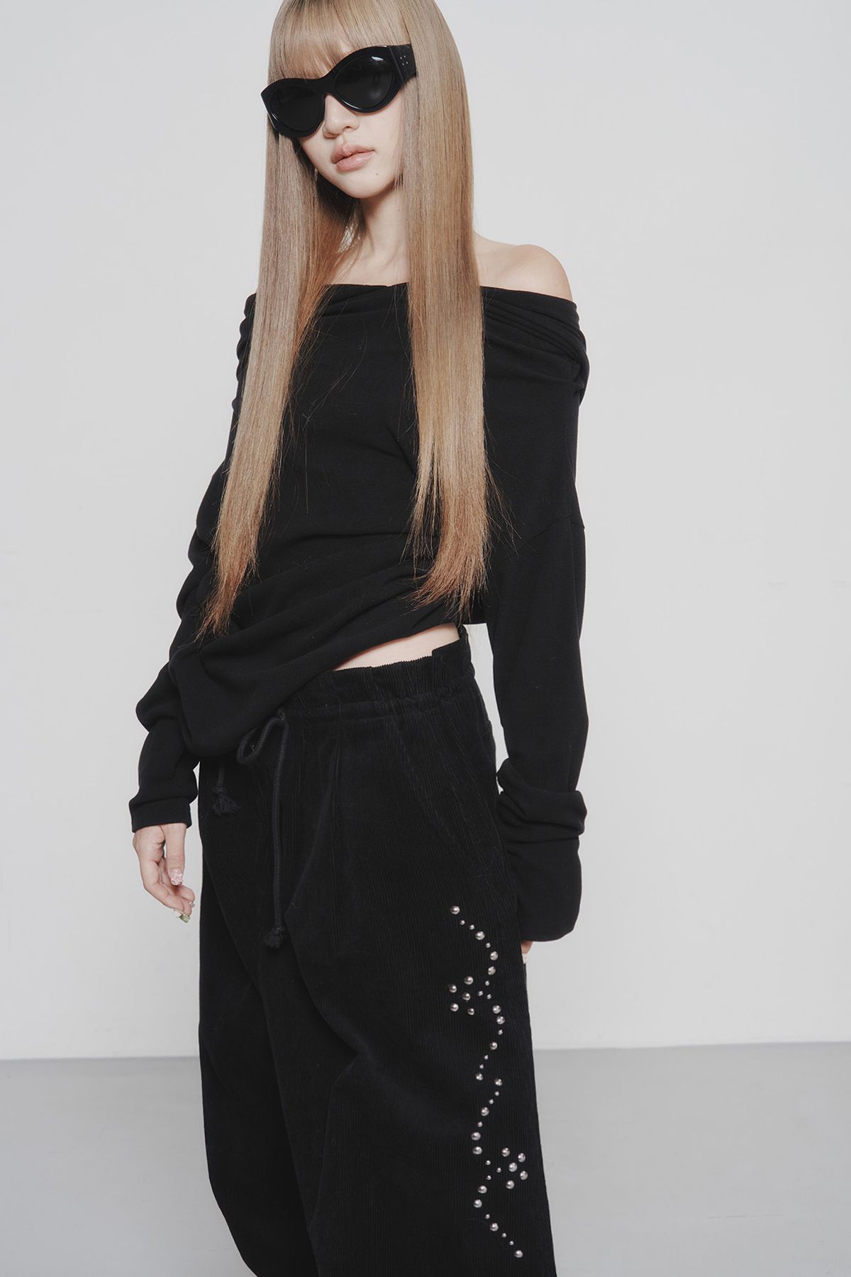 다이닛(DEINET) STUD CORDUROY PANTS IN BLACK