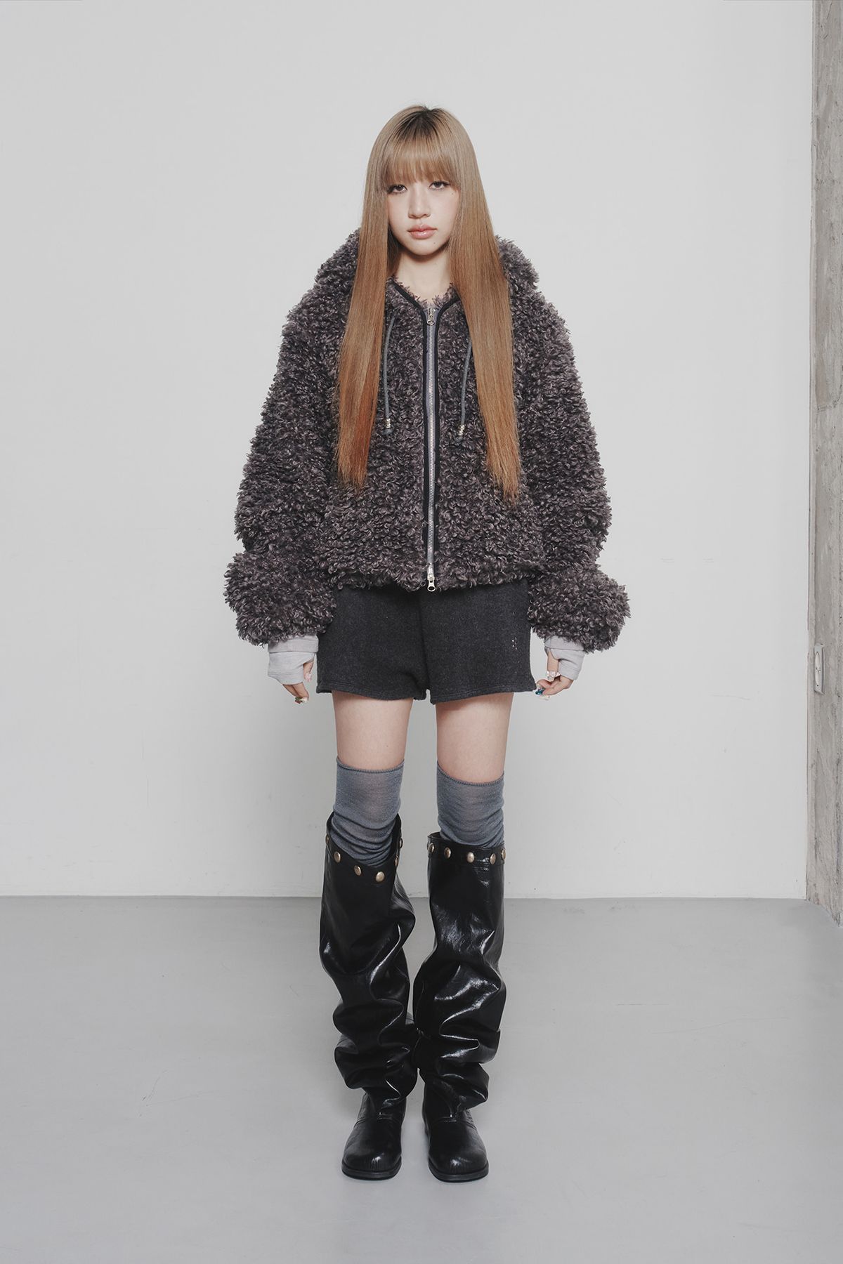 다이닛(DEINET) FAUX FUR HOOD JACKET IN CHARCOAL