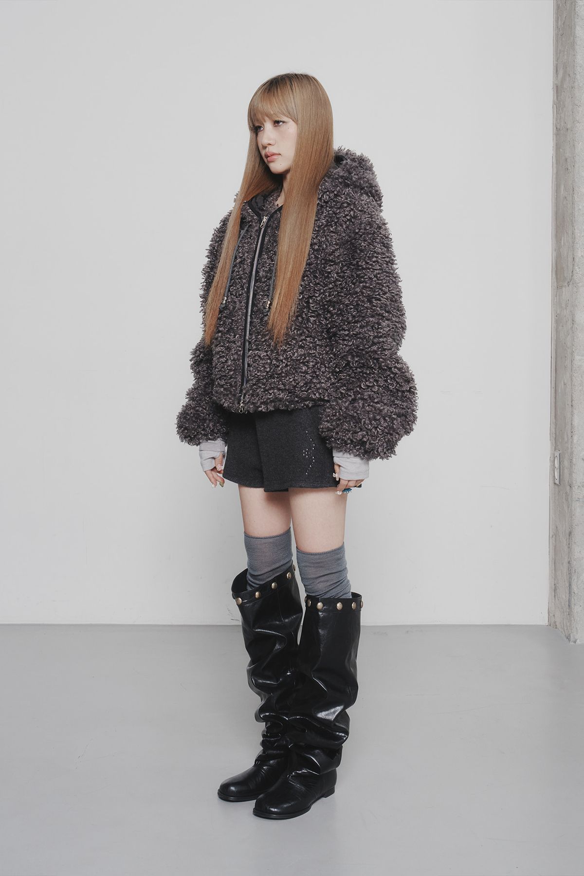 다이닛(DEINET) FAUX FUR HOOD JACKET IN CHARCOAL