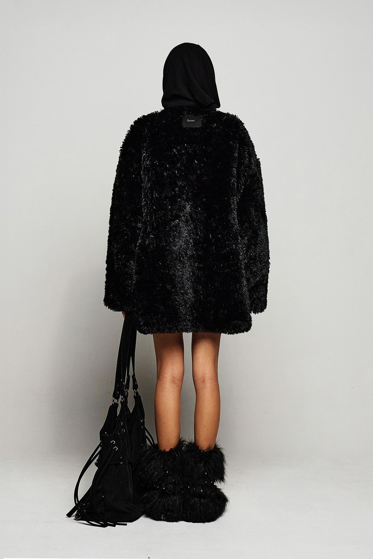 다이닛(DEINET) BIZZO POINT FAUX FUR JUMPER IN BLACK