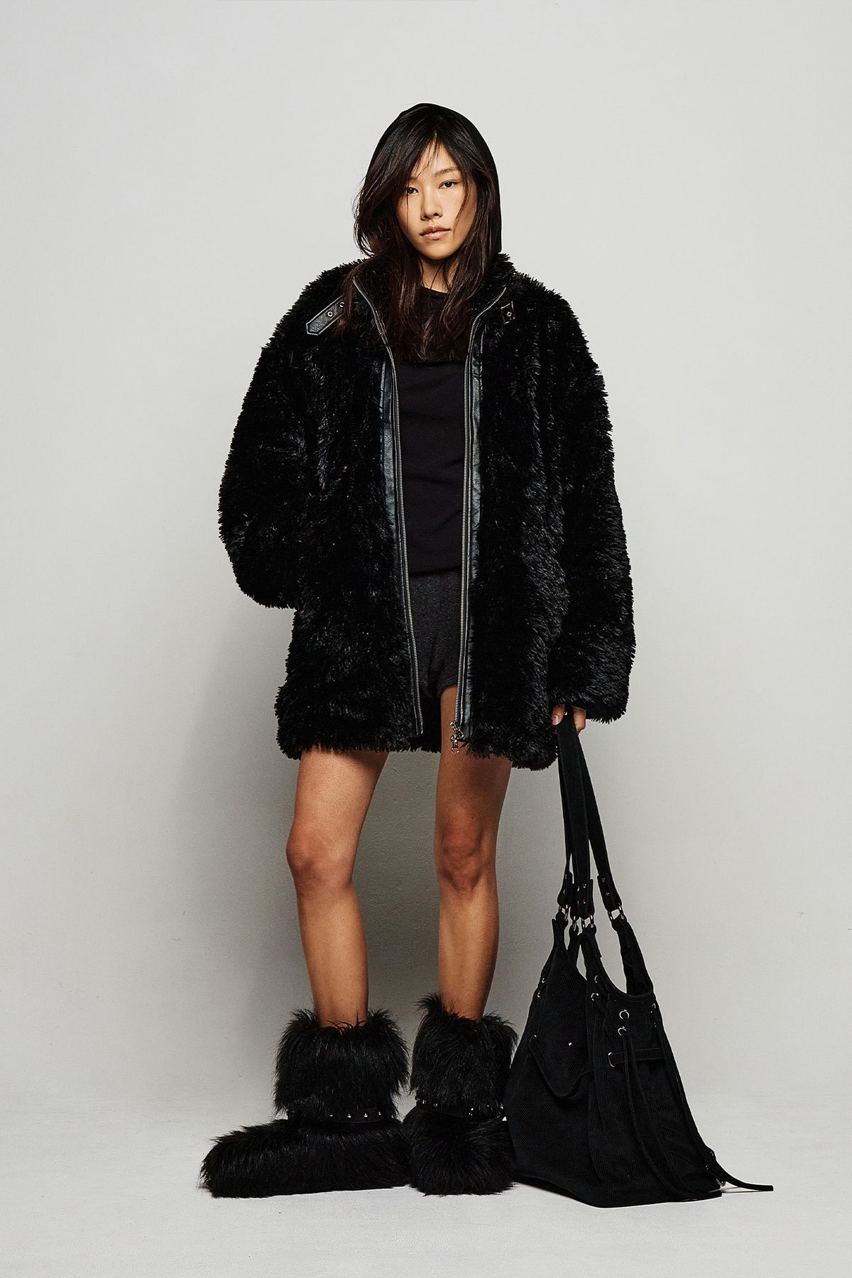 다이닛(DEINET) BIZZO POINT FAUX FUR JUMPER IN BLACK
