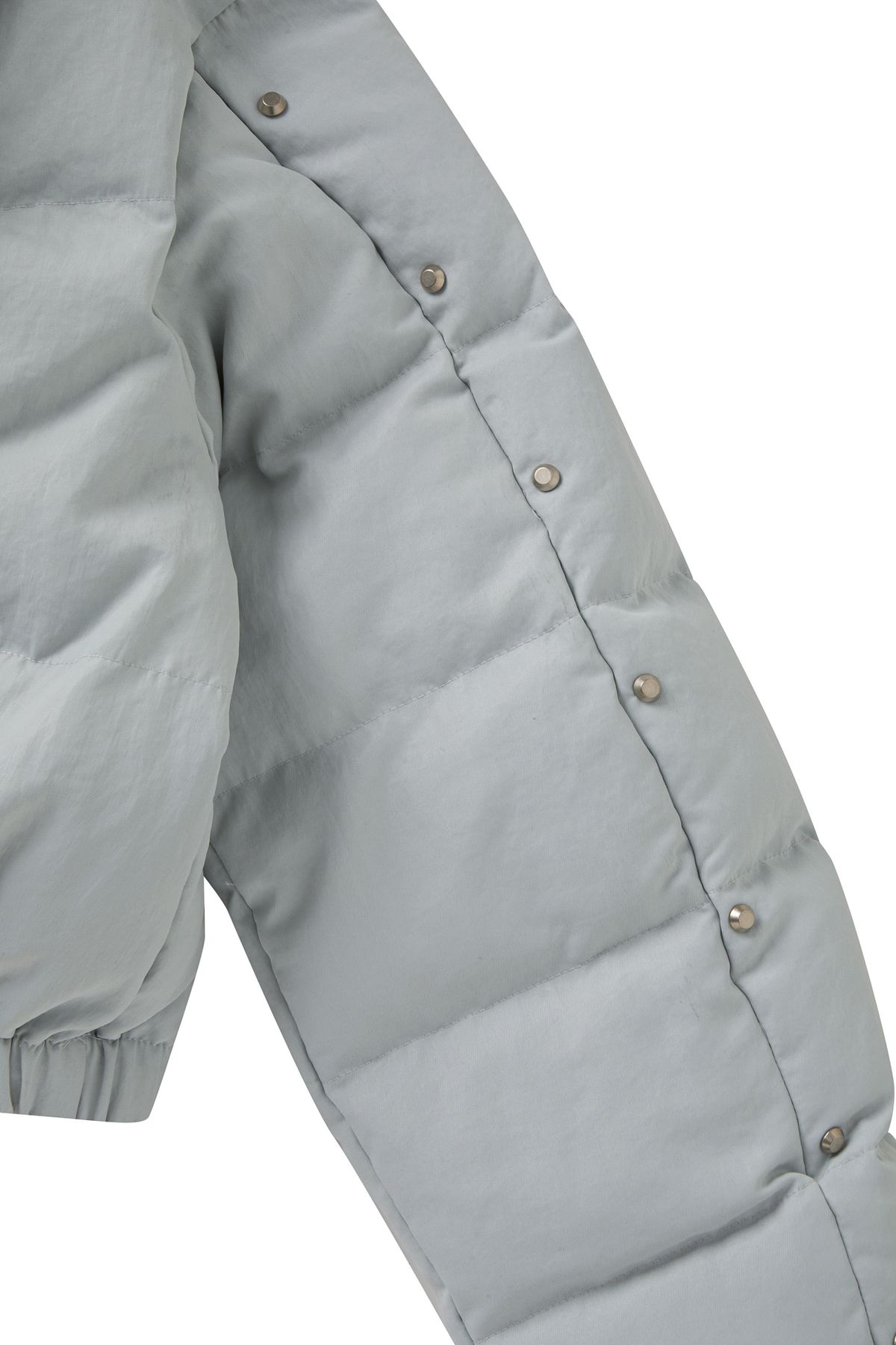 다이닛(DEINET) STUD WELLON HOOD PADDED JUMPER IN SILVER