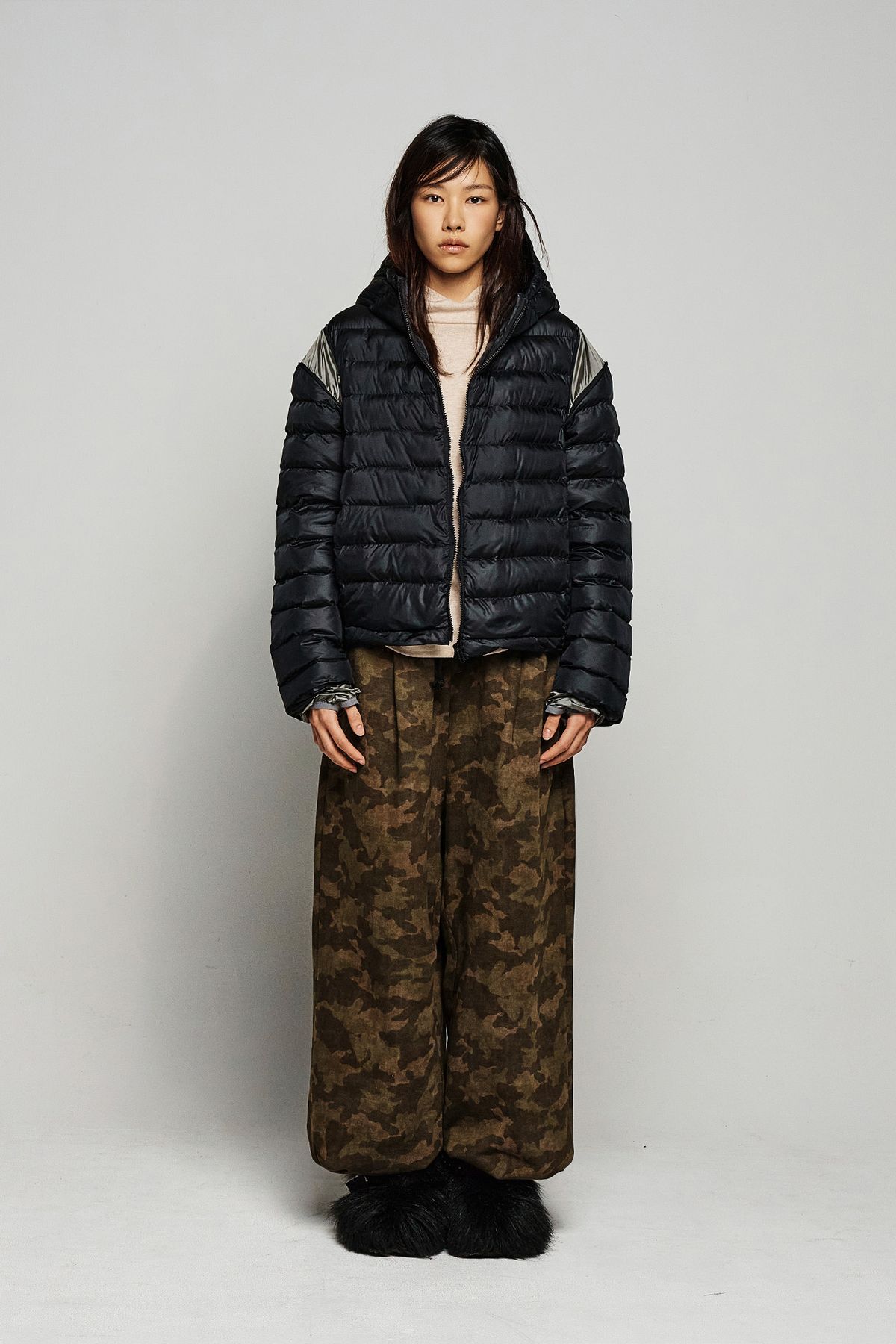 다이닛(DEINET) POINT WELLON HOODED JACKET IN BLACK
