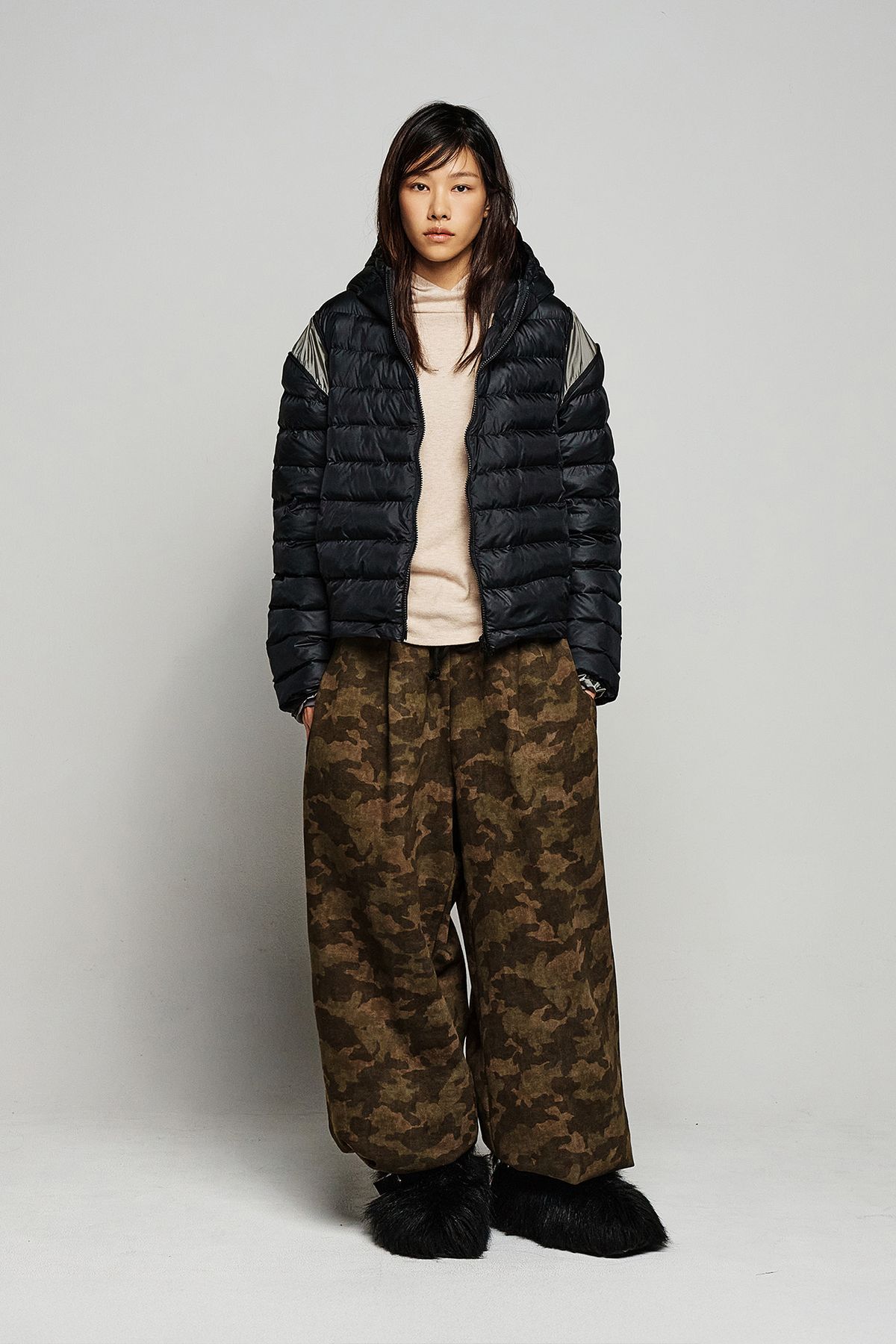 다이닛(DEINET) POINT WELLON HOODED JACKET IN BLACK