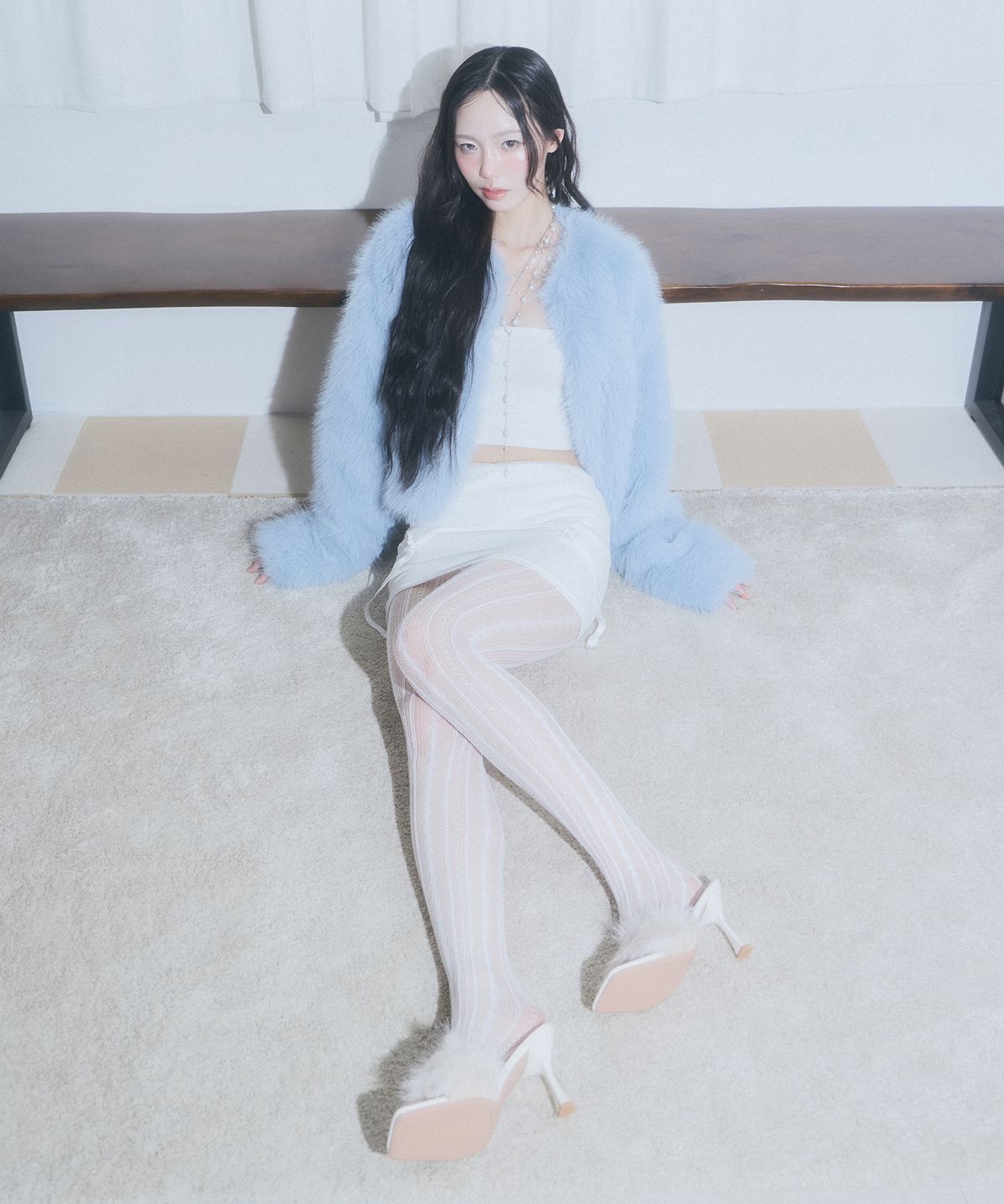 슬리시스(SLYISIS) Oversized Fur Short Jacket (Baby Blue)