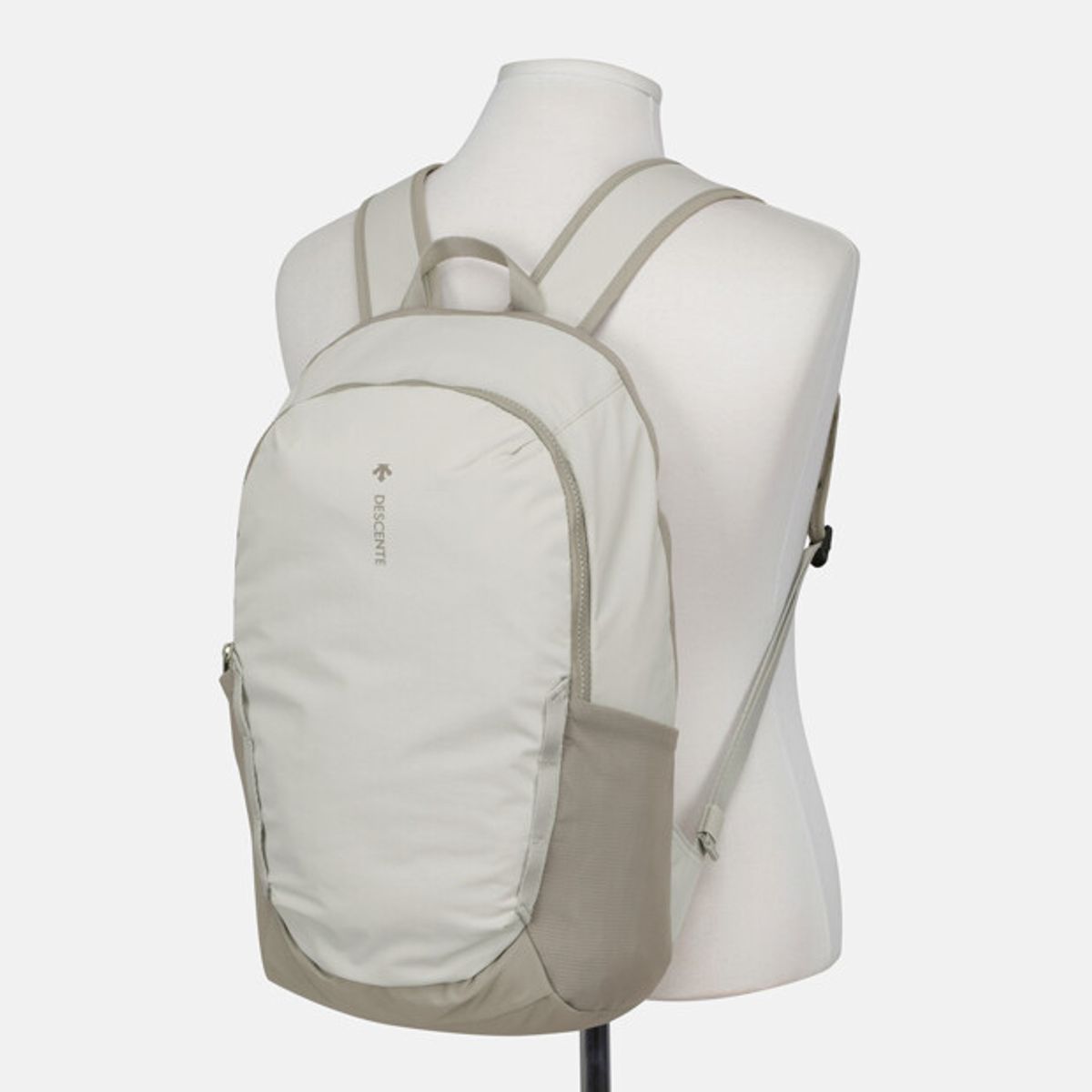데상트(DESCENTE) 경량 백팩 (15L) 크림 SR123UBP15