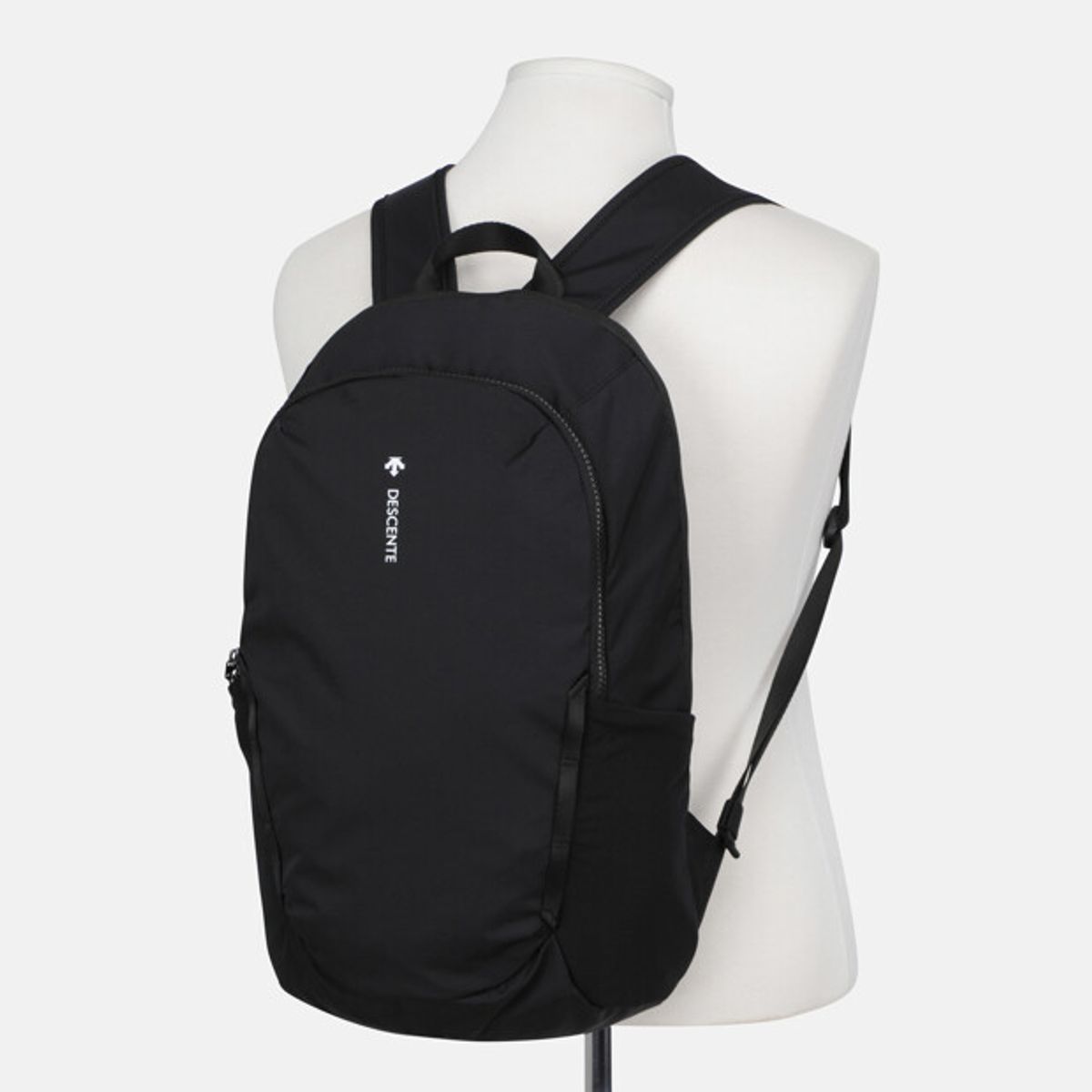 데상트(DESCENTE) 경량 백팩 (15L) 블랙 SR123UBP15