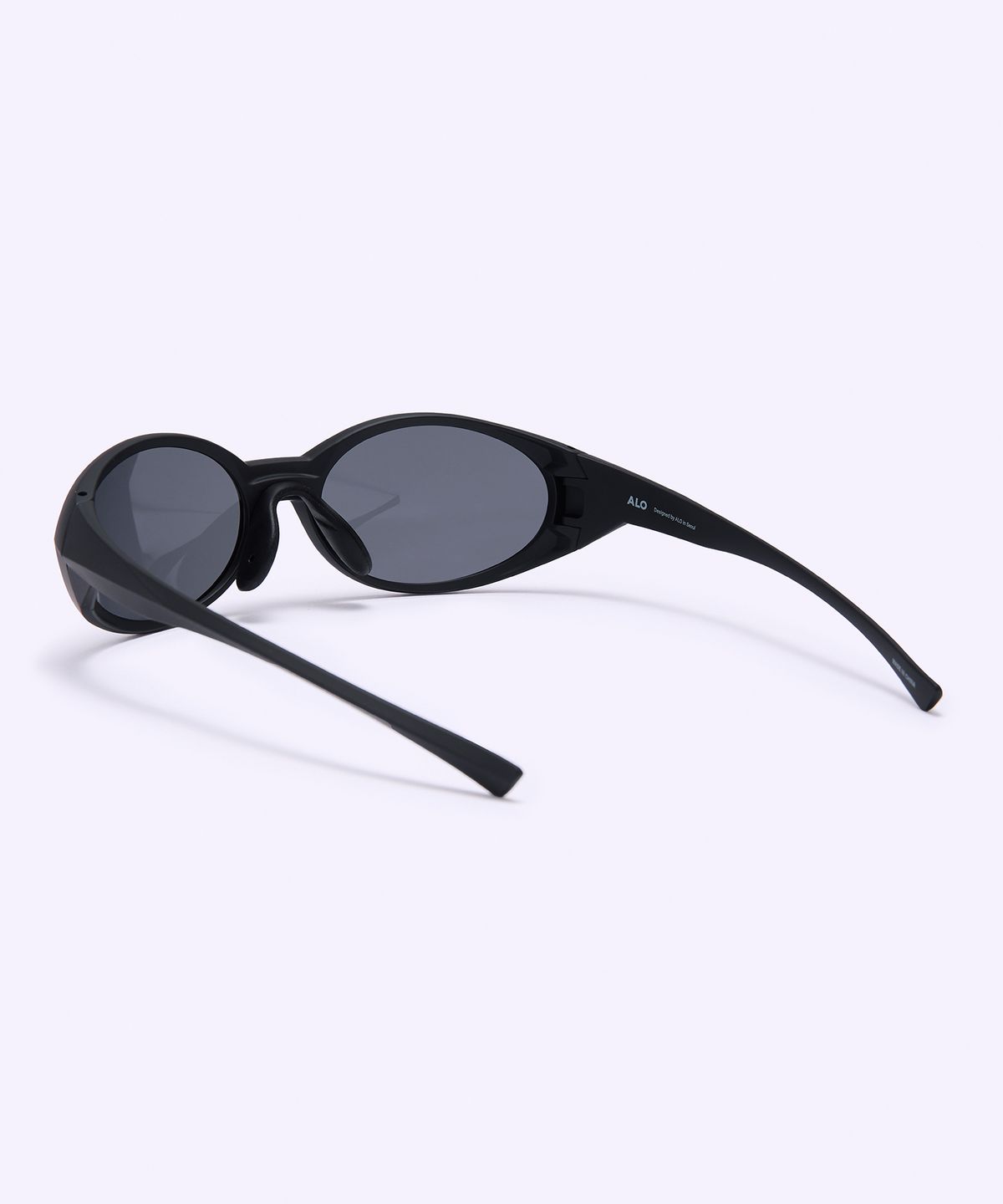 알로아이웨어(ALO EYEWEAR) [Essential] AL3504 0909 에센셜 플리커 선글라스 블랙