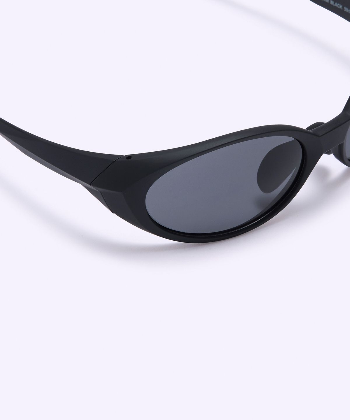 알로아이웨어(ALO EYEWEAR) [Essential] AL3504 0909 에센셜 플리커 선글라스 블랙