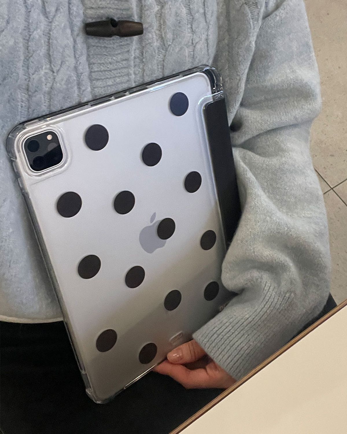 듀이(DEWY) black polka dot ipad case 블랙 도트 아이패드 케이스