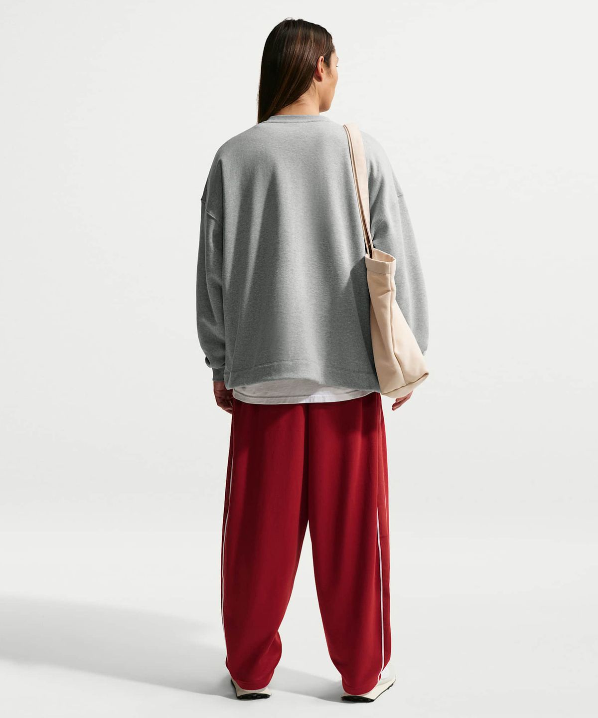 나이키(NIKE) 스포츠웨어 클럽 오버사이즈 프렌치 테리 크루넥 스웻셔츠 M - 다크 그레이 헤더:화이트 / IF0748-063