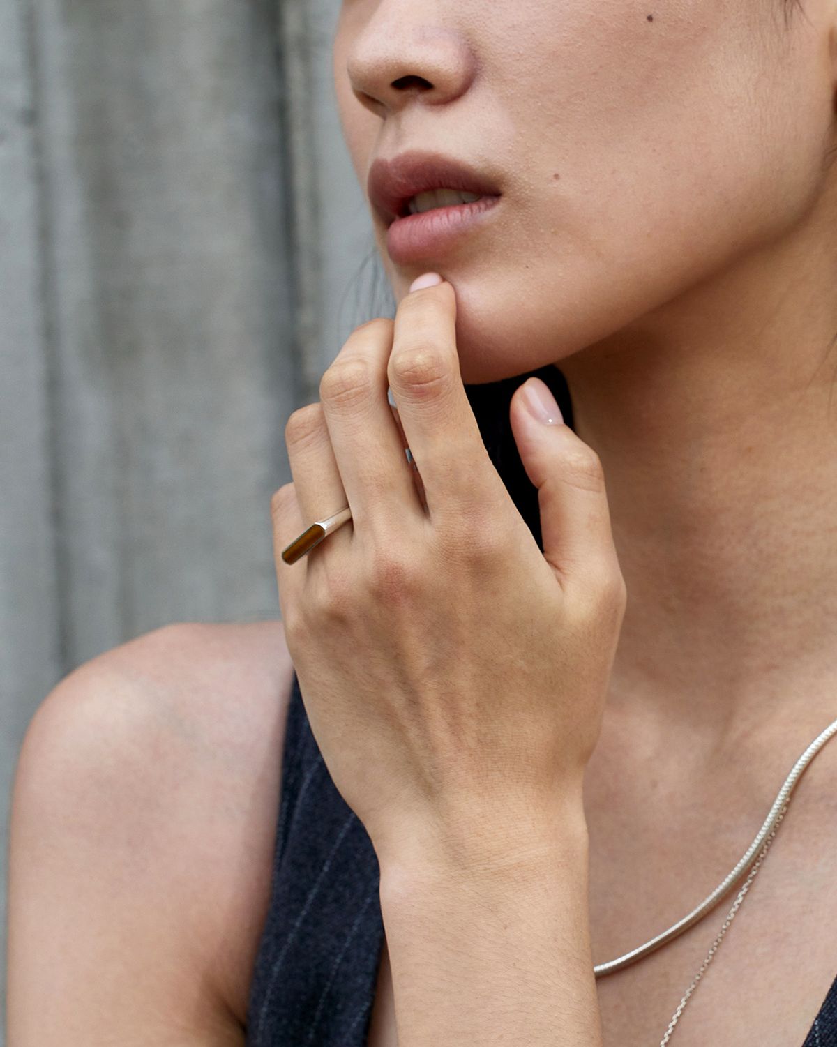 그라스마티네(GRASSE MATINEE) Bar Stone Ring Brown