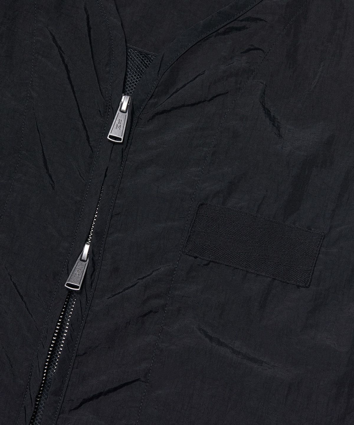 노매뉴얼(NOMANUAL) GRAPHIC NYLON VEST - BLACK