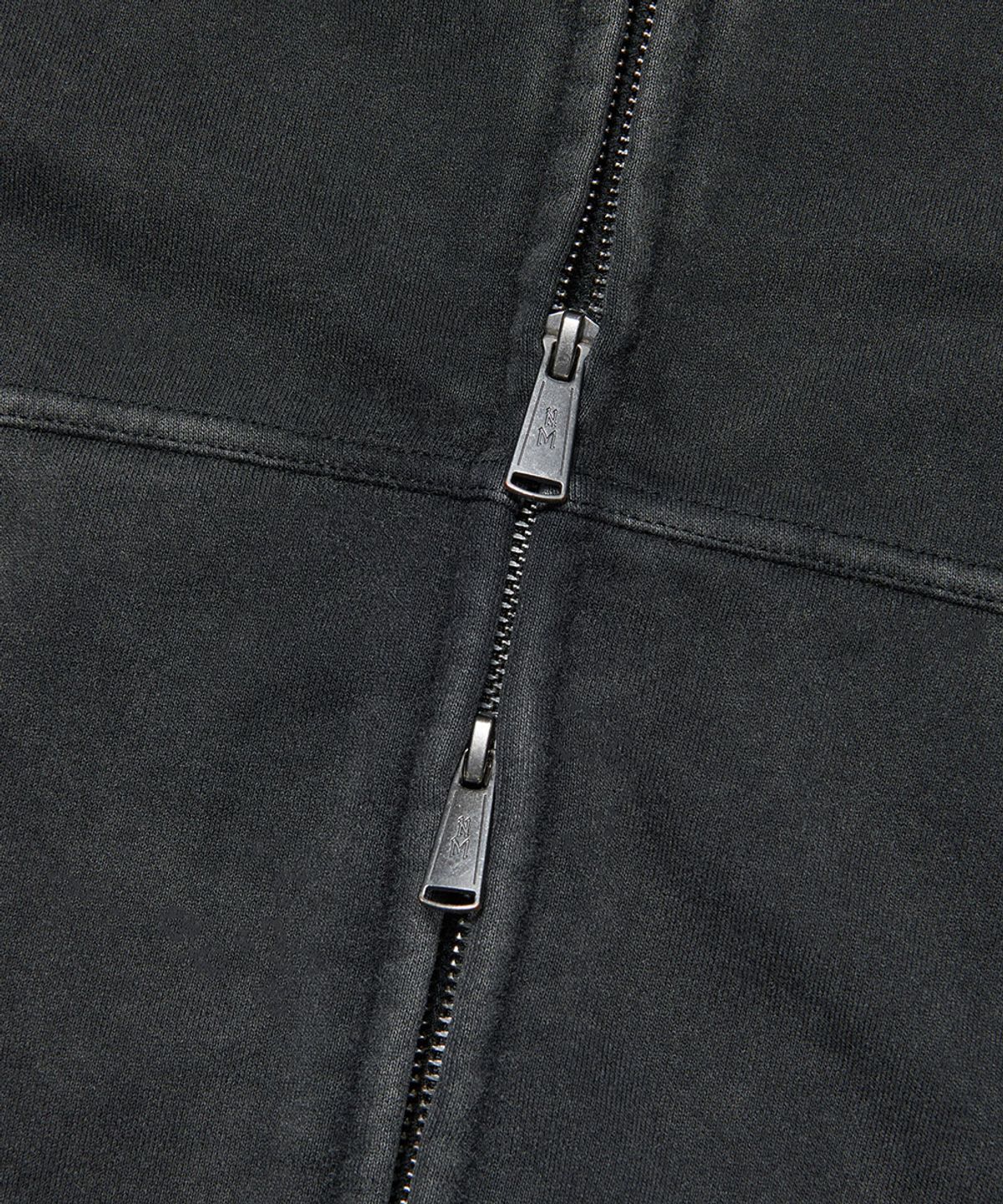 노매뉴얼(NOMANUAL) EMBLEM SWEAT VEST - WASHED BLACK