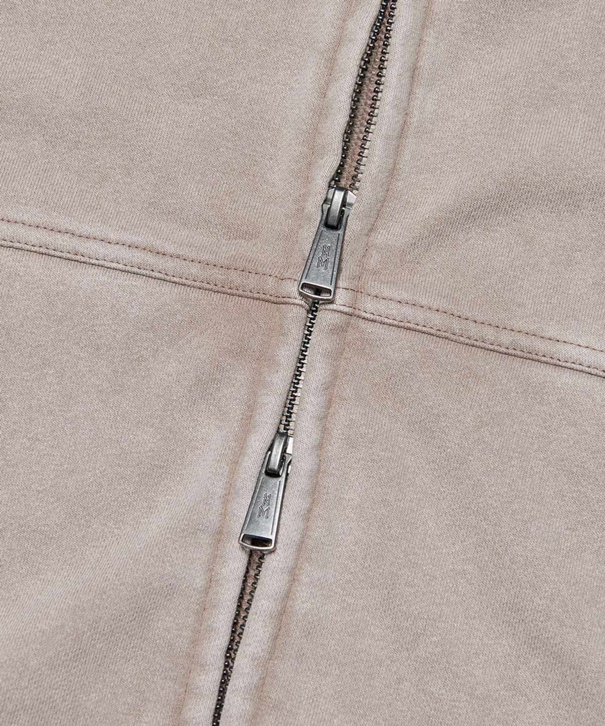 노매뉴얼(NOMANUAL) EMBLEM SWEAT VEST - WASHED BEIGE