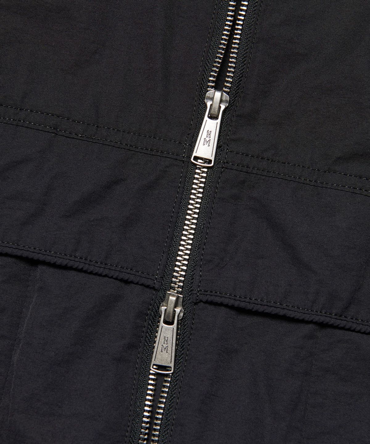 노매뉴얼(NOMANUAL) SLASH HOODED JACKET - BLACK
