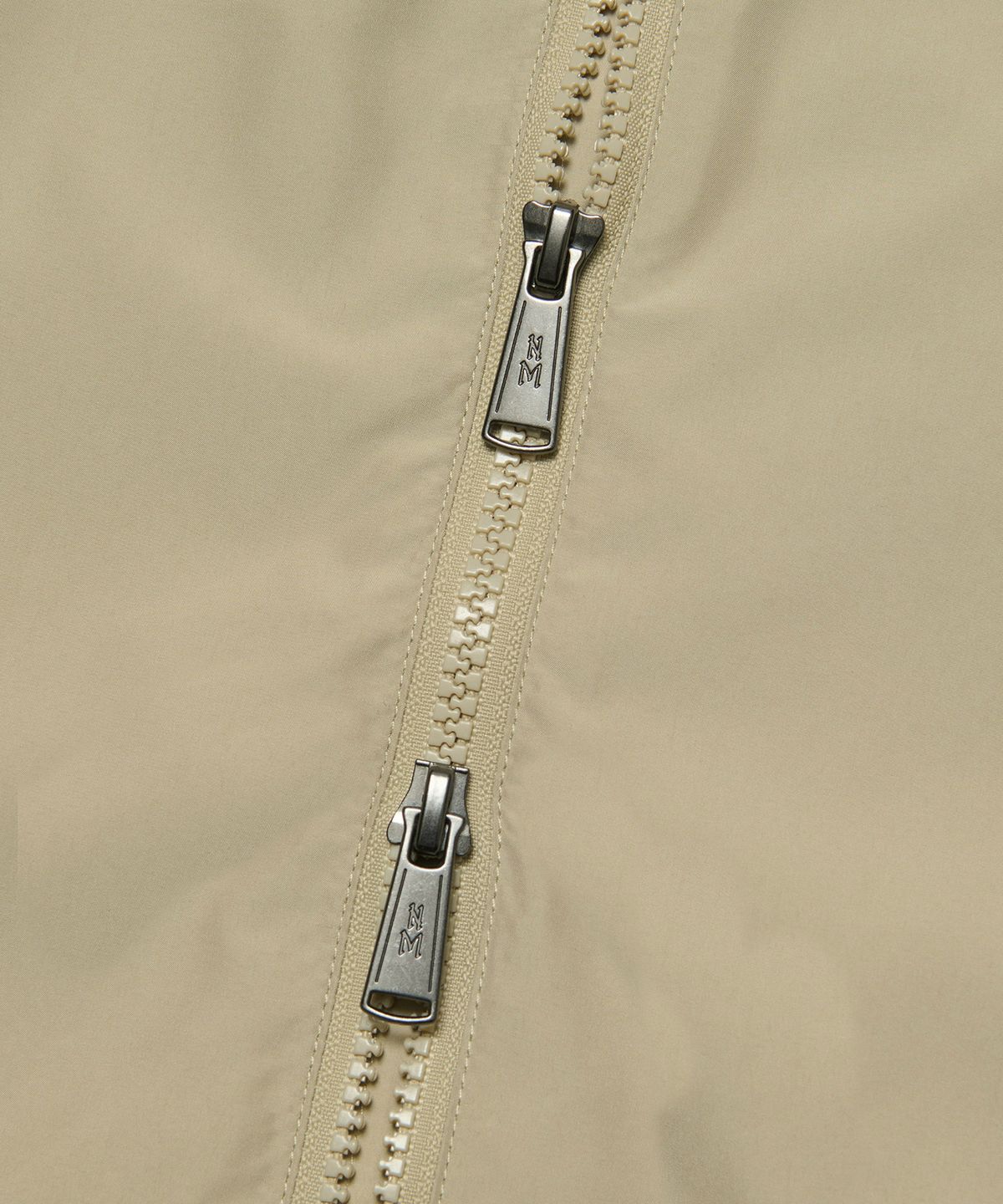 노매뉴얼(NOMANUAL) PENON WINDLOCK JACKET - SAND GRAY