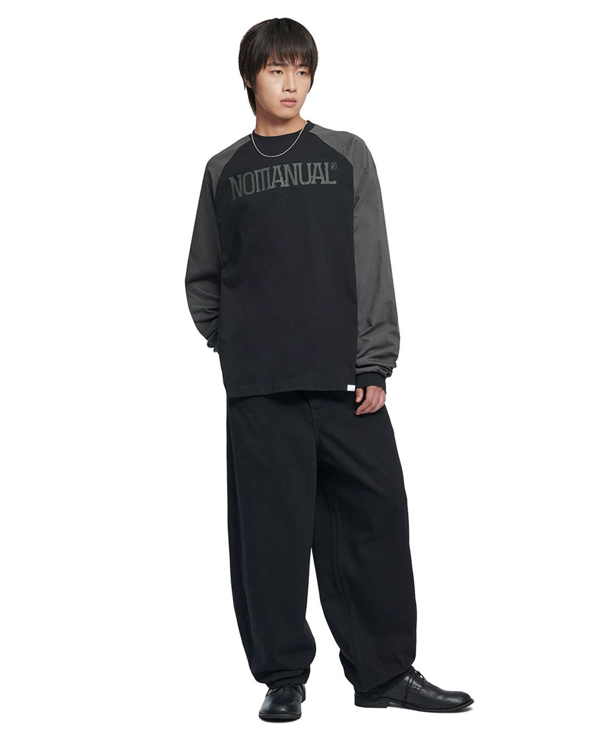 노매뉴얼(NOMANUAL) DUO TONE RAGLAN LONG SLEEVE TEE - BLACK