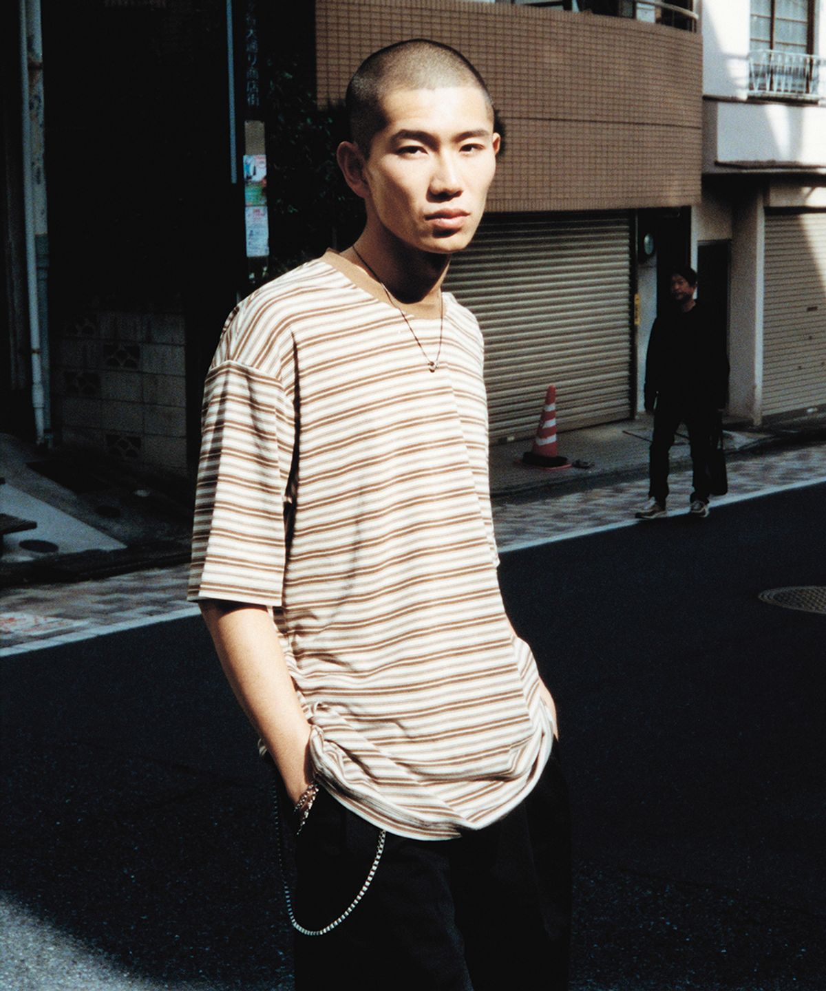 노매뉴얼(NOMANUAL) OFFBEAT STRIPE T-SHIRT - BROWN
