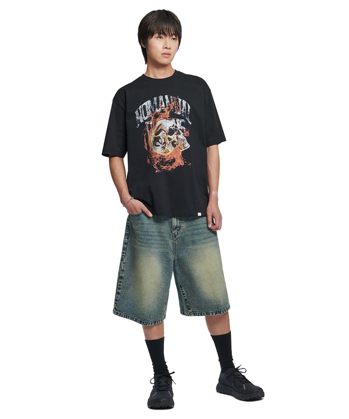 노매뉴얼(NOMANUAL) BLAZING SKULL T-SHIRT - BLACK