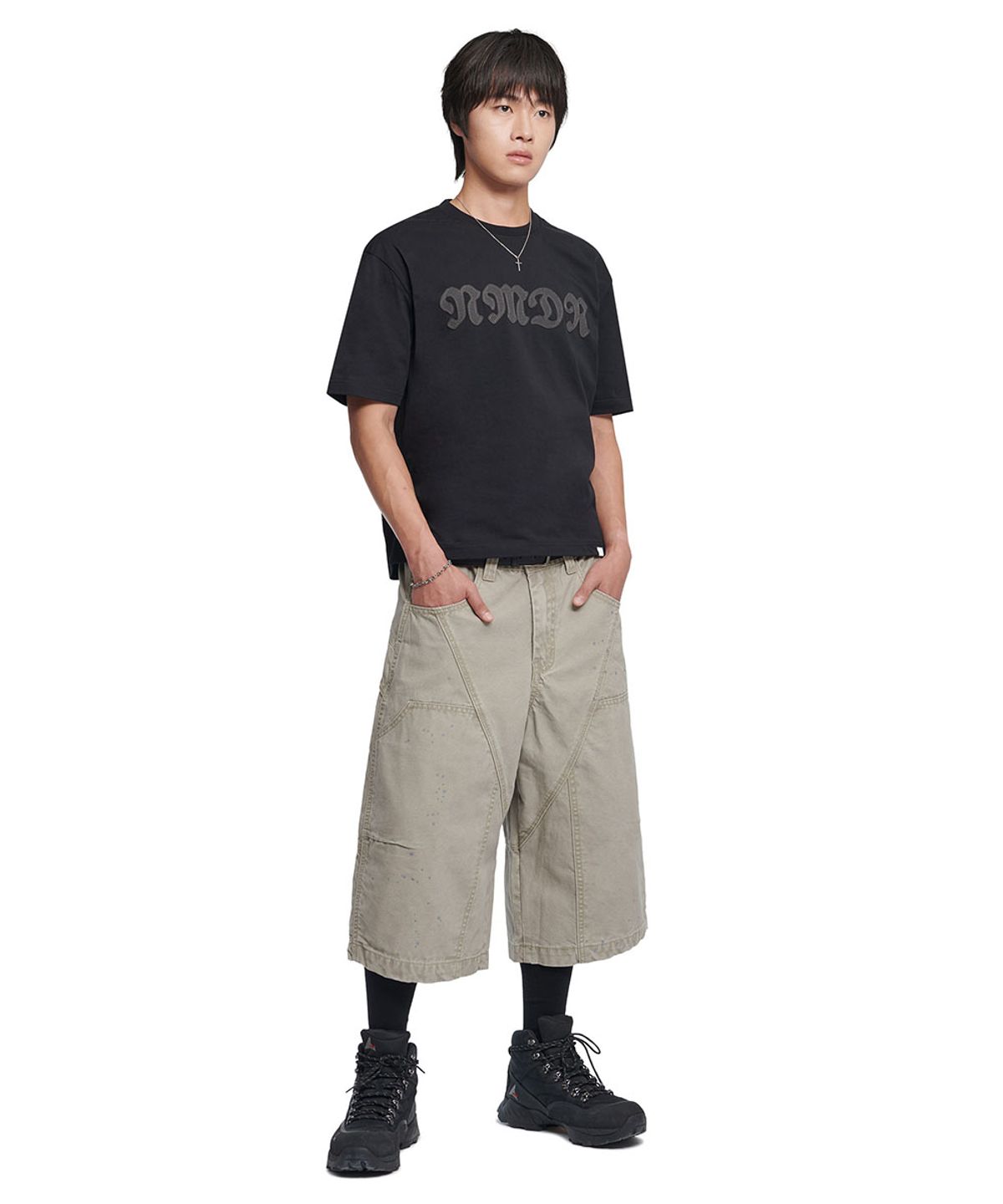 노매뉴얼(NOMANUAL) WAFFLE PATCHED CROP T-SHIRT - BLACK