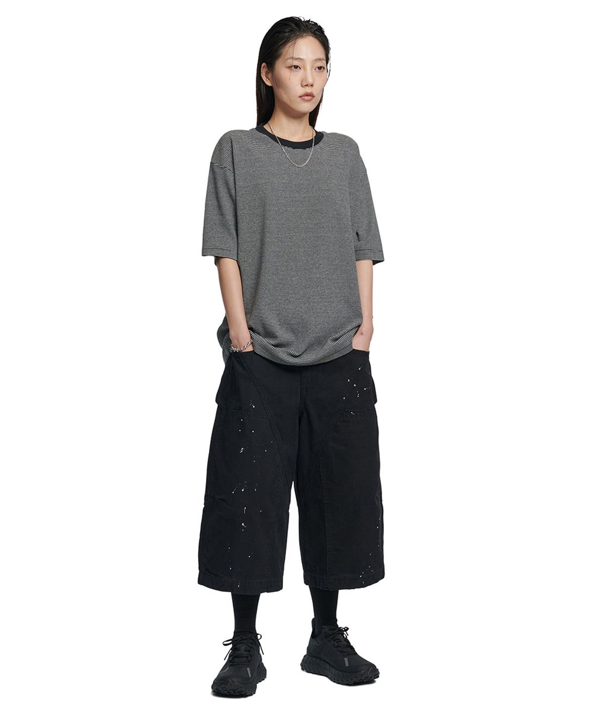 노매뉴얼(NOMANUAL) FINE STRIPE T-SHIRT - BLACK