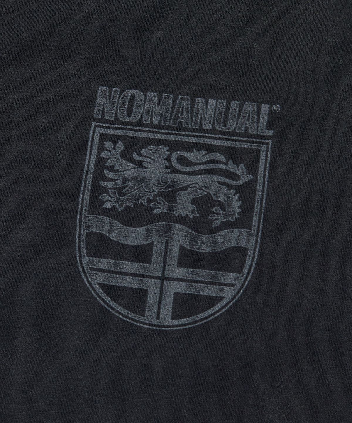 노매뉴얼(NOMANUAL) DUAL SLASH EMBLEM T-SHIRT - WASHED BLACK
