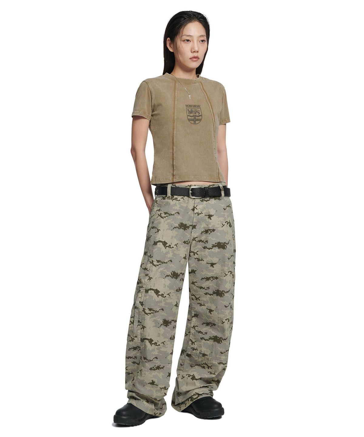 노매뉴얼(NOMANUAL) DUAL SLASH EMBLEM T-SHIRT (WOMAN) - WASHED BROWN