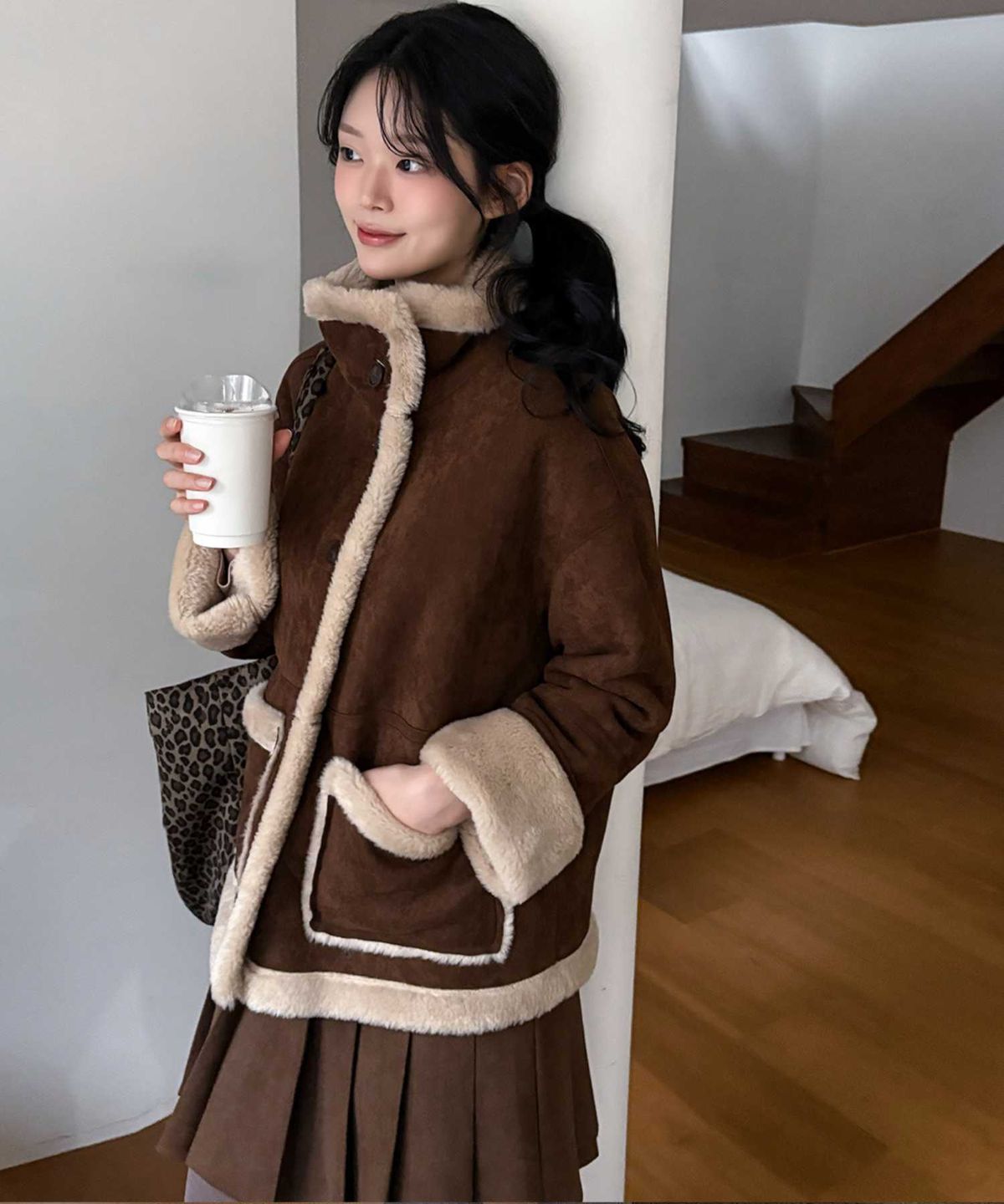 쿨키튼(KOOLKITTEN) Contrast Faux Shearling Jacket