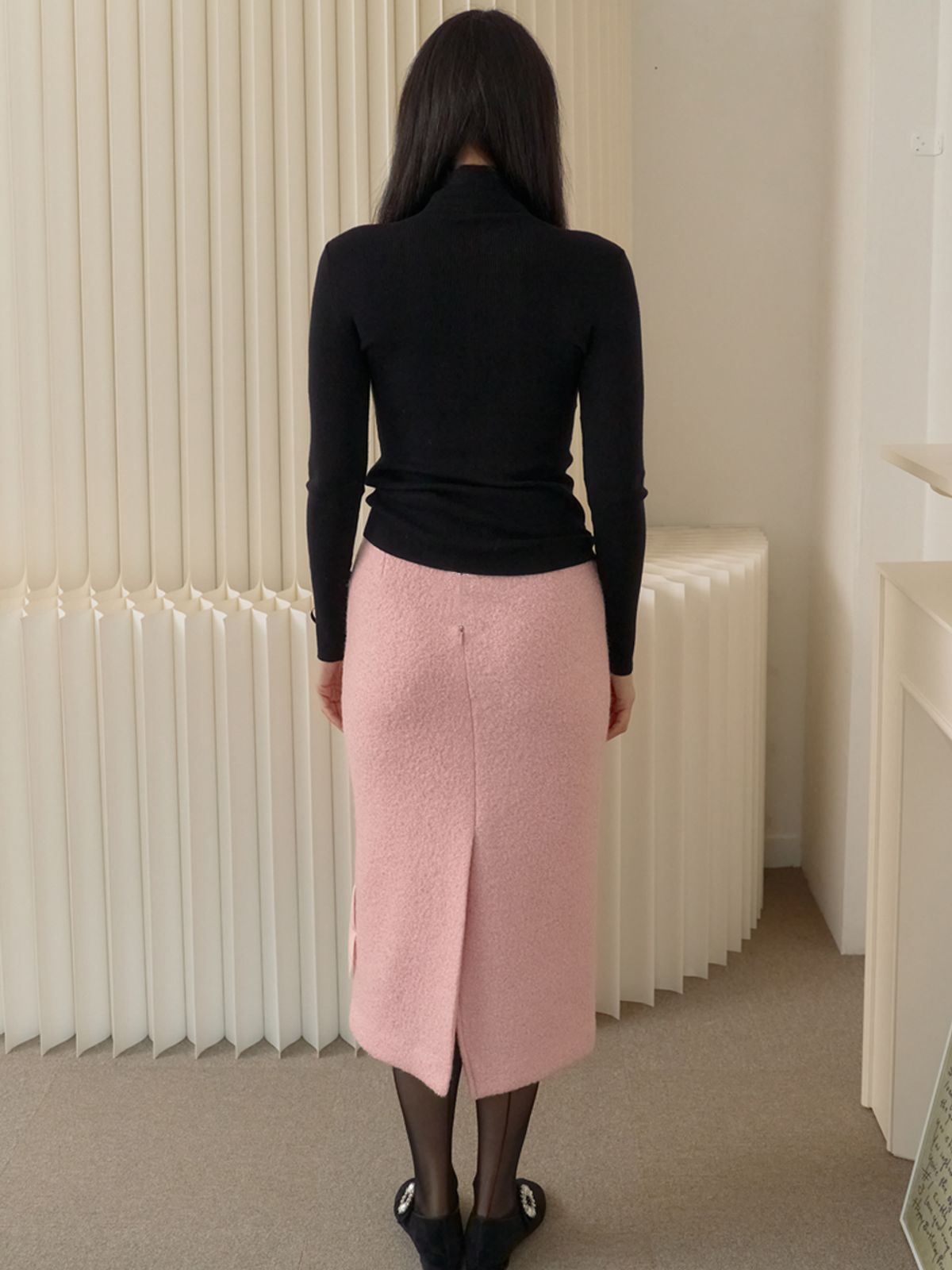 쏘리, 투 머치 러브(SORRY, TOO MUCH LOVE) Soft Fine Rib Turtleneck Knit_Black