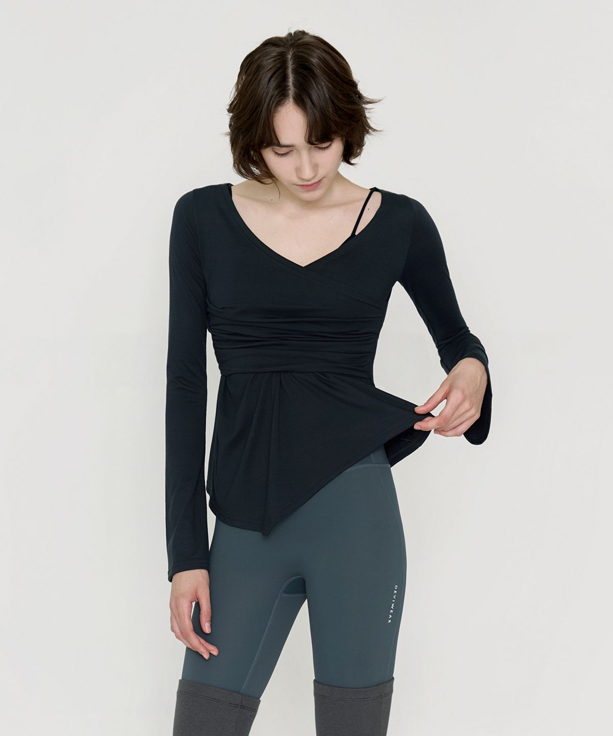 데비웨어(DEVIWEAR) 언밸런스 랩 롱슬리브 DEVI-T0141-에쉬네이비
