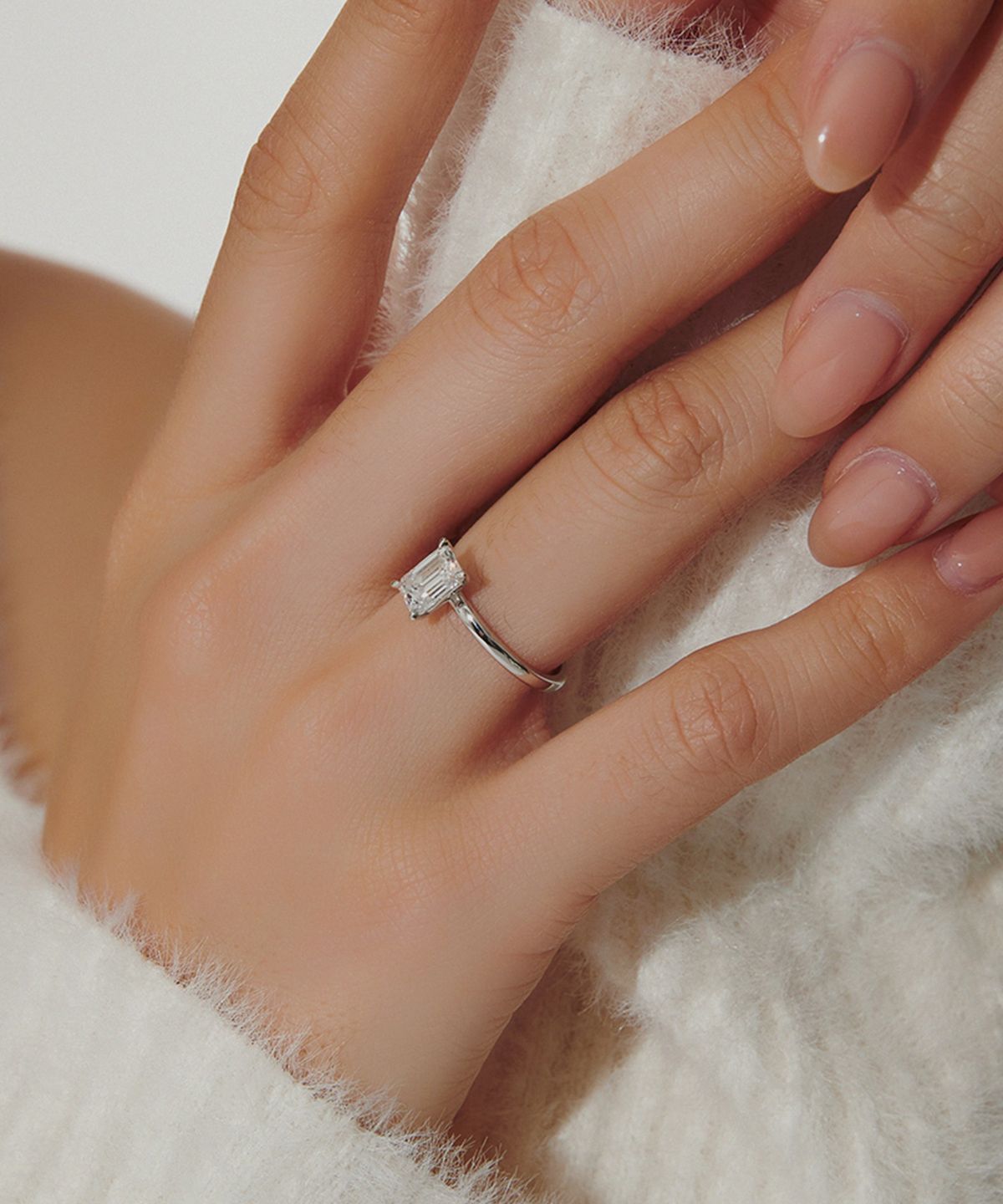 엘렌쥬얼리(HELENE JEWELRY) Silver 925 1캐럿 에메랄드 컷 모이사나이트 미스 링 반지