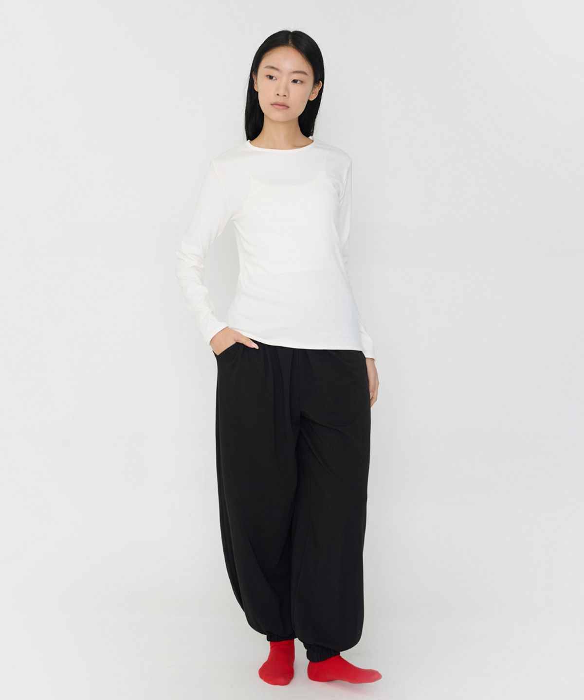 데비웨어(DEVIWEAR) 여성 요가복 DEVI-DO1002-화이트 필라테스 [DO] 소프트 라운드넥 티셔츠