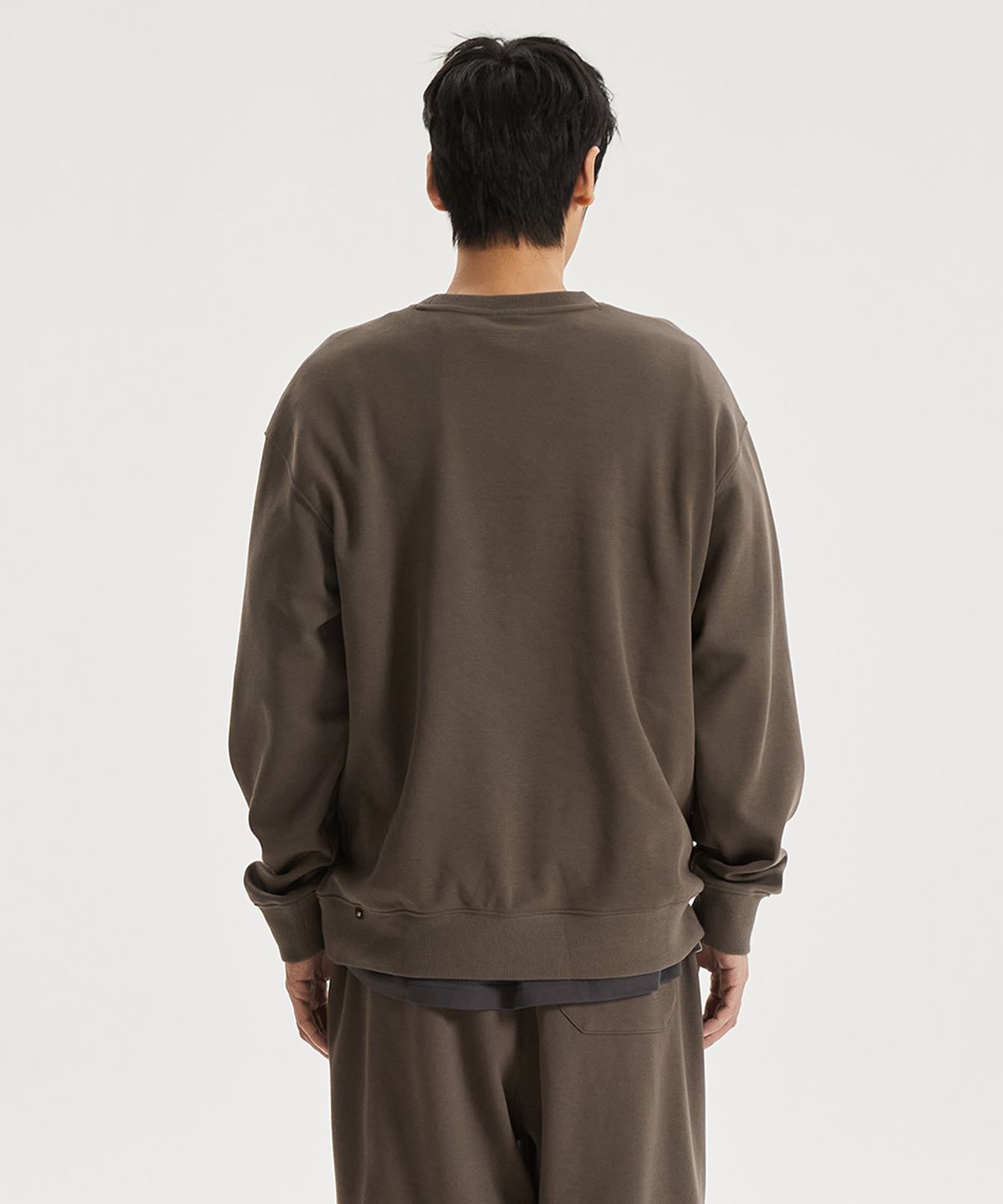 뉴발란스(NEW BALANCE) NBNCG11203 / UNI 에센셜 스몰로고 맨투맨 (GRAY KHAKI)