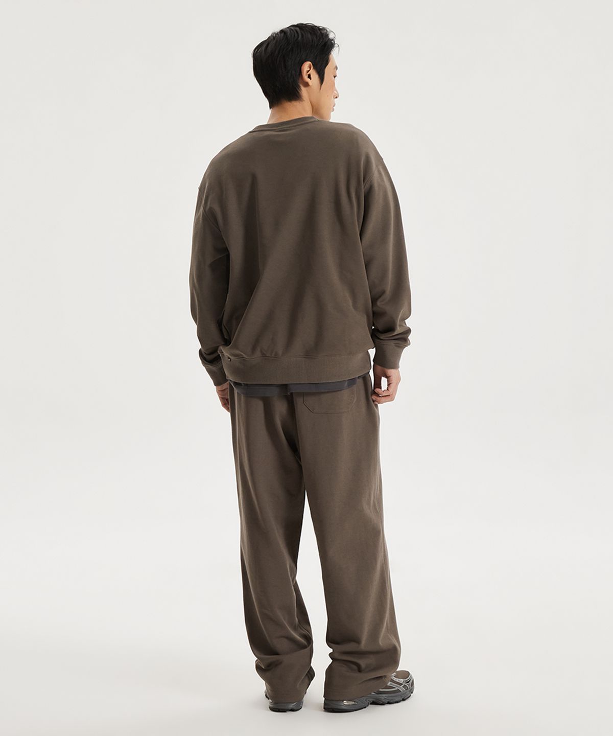 뉴발란스(NEW BALANCE) NBNCG11203 / UNI 에센셜 스몰로고 맨투맨 (GRAY KHAKI)