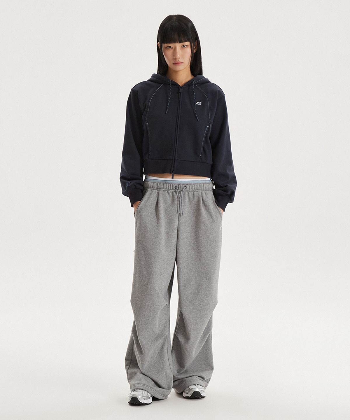 뉴발란스(NEW BALANCE) NBMLG1W242 / WOMEN 에센셜 맥시 와이드 팬츠 (DARK GRAY)