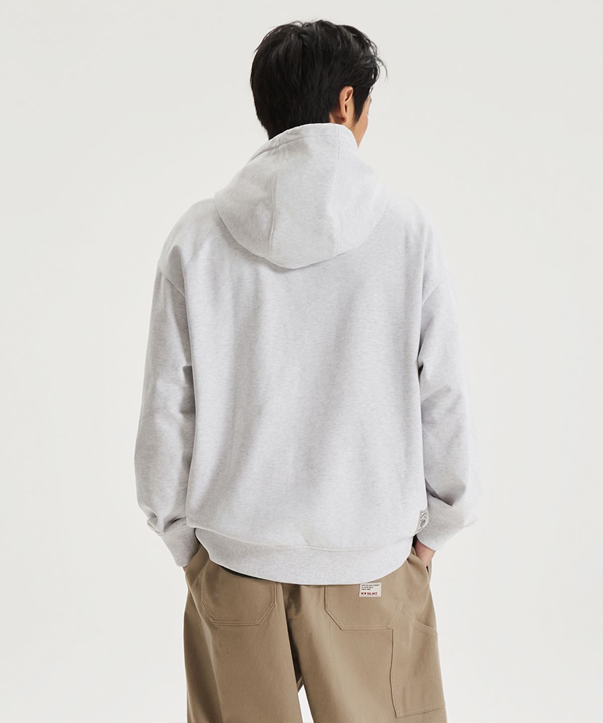 뉴발란스(NEW BALANCE) NBN0G11213 / UNI NEW GREY 그래픽 후드티 (LIGHT GRAY)