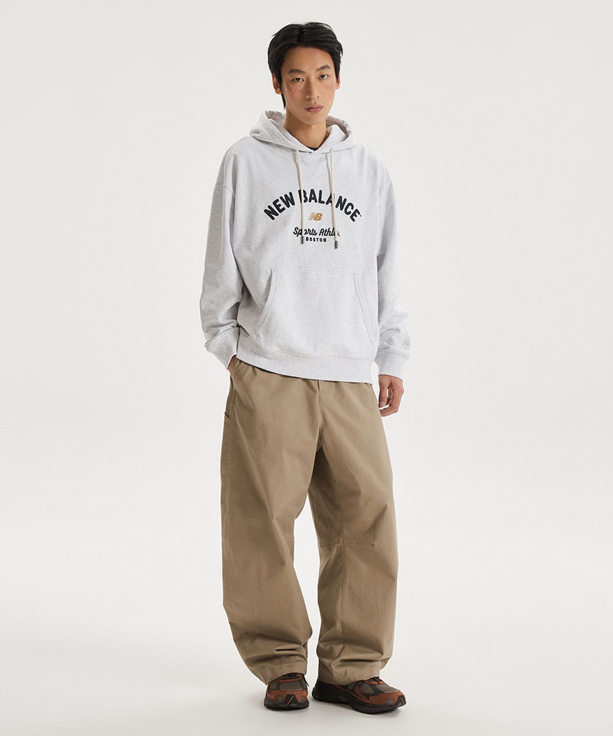 뉴발란스(NEW BALANCE) NBN0G11213 / UNI NEW GREY 그래픽 후드티 (LIGHT GRAY)