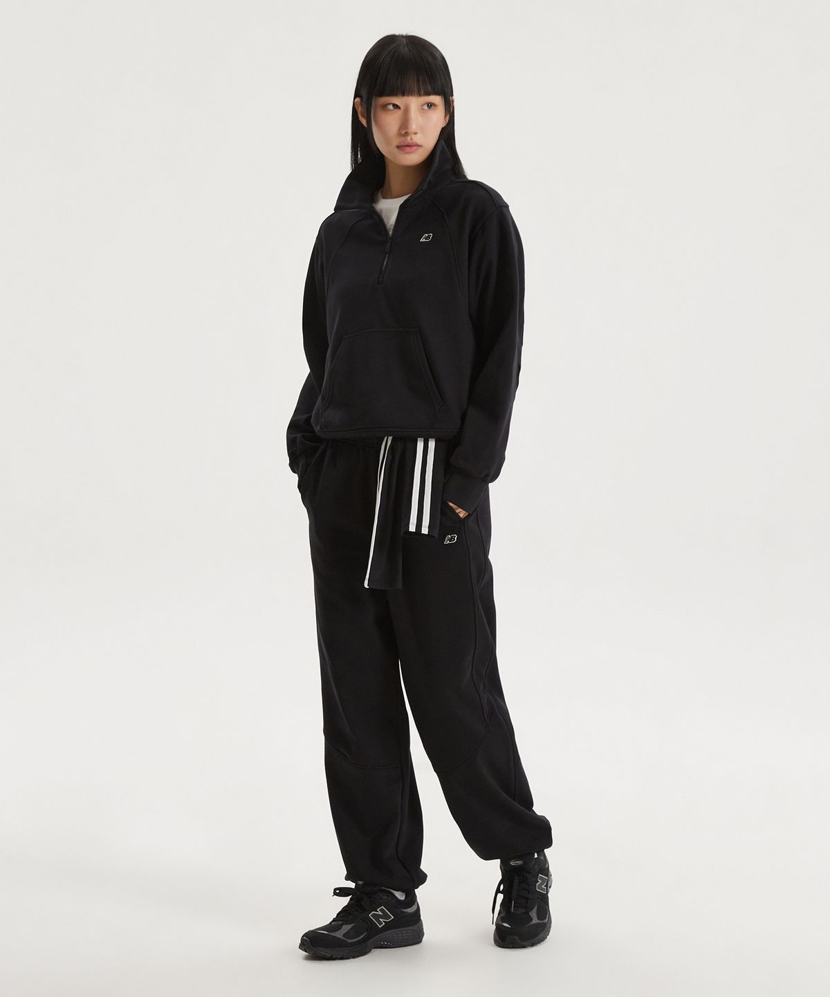 뉴발란스(NEW BALANCE) NBMLG1W212 / WOMEN 에센셜 와이드 조거 팬츠 (BLACK)