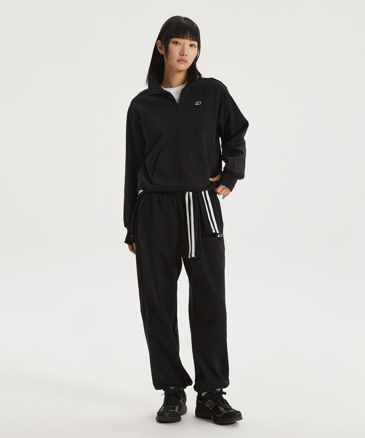 뉴발란스(NEW BALANCE) NBMLG1W212 / WOMEN 에센셜 와이드 조거 팬츠 (BLACK)