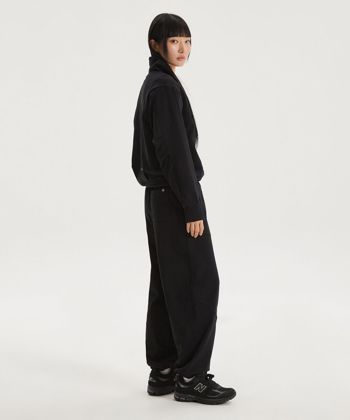 뉴발란스(NEW BALANCE) NBMLG1W212 / WOMEN 에센셜 와이드 조거 팬츠 (BLACK)