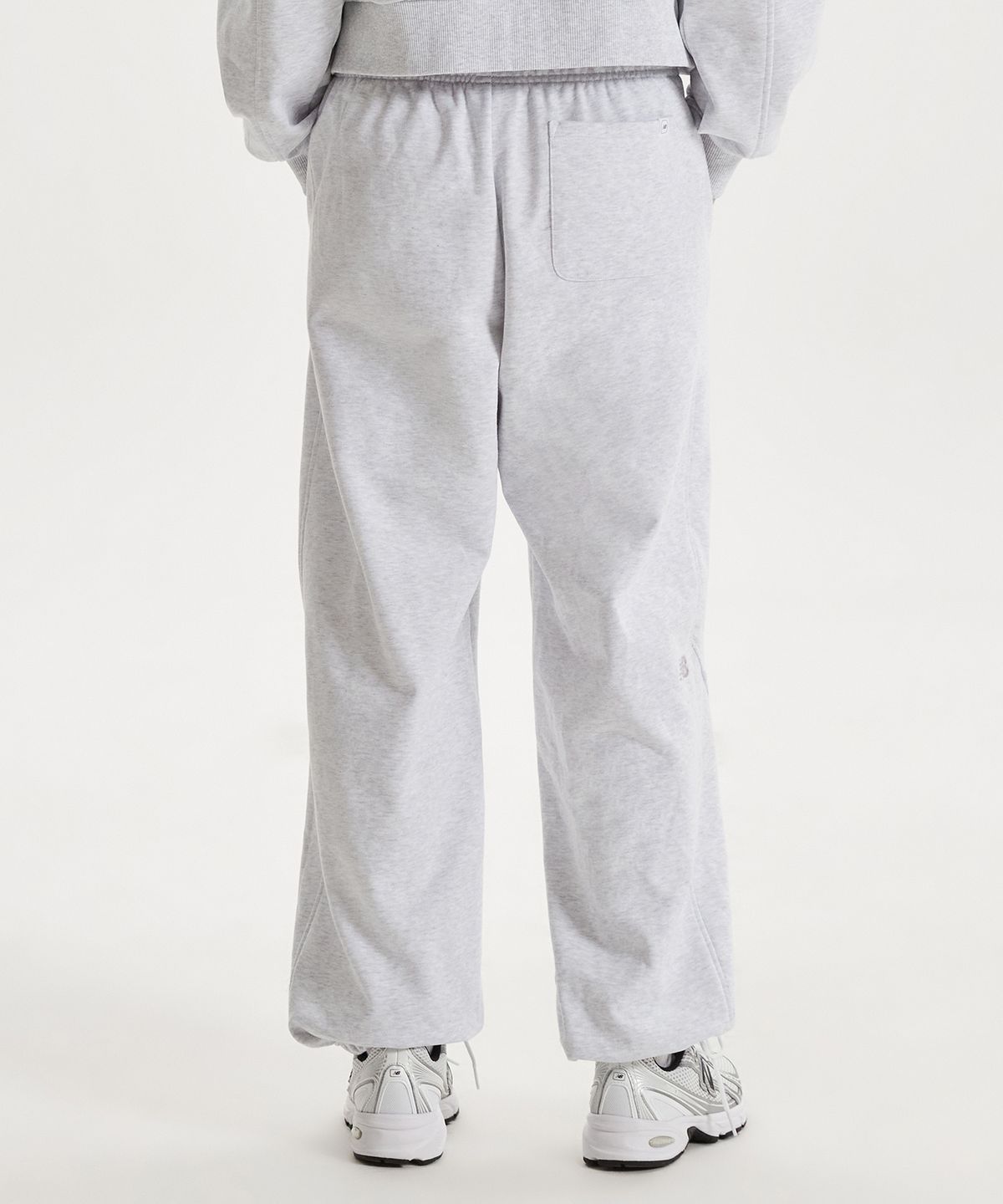 뉴발란스(NEW BALANCE) NBMLG1W212 / WOMEN 에센셜 와이드 조거 팬츠 (LIGHT GRAY)