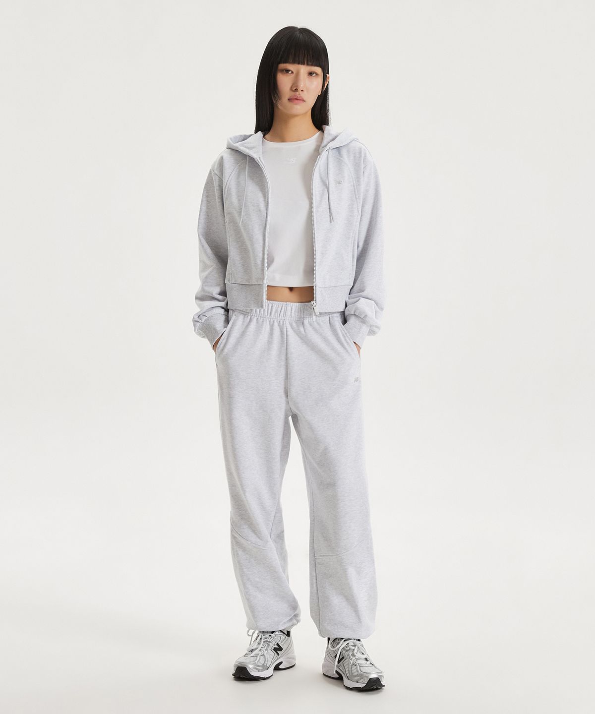 뉴발란스(NEW BALANCE) NBMLG1W212 / WOMEN 에센셜 와이드 조거 팬츠 (LIGHT GRAY)