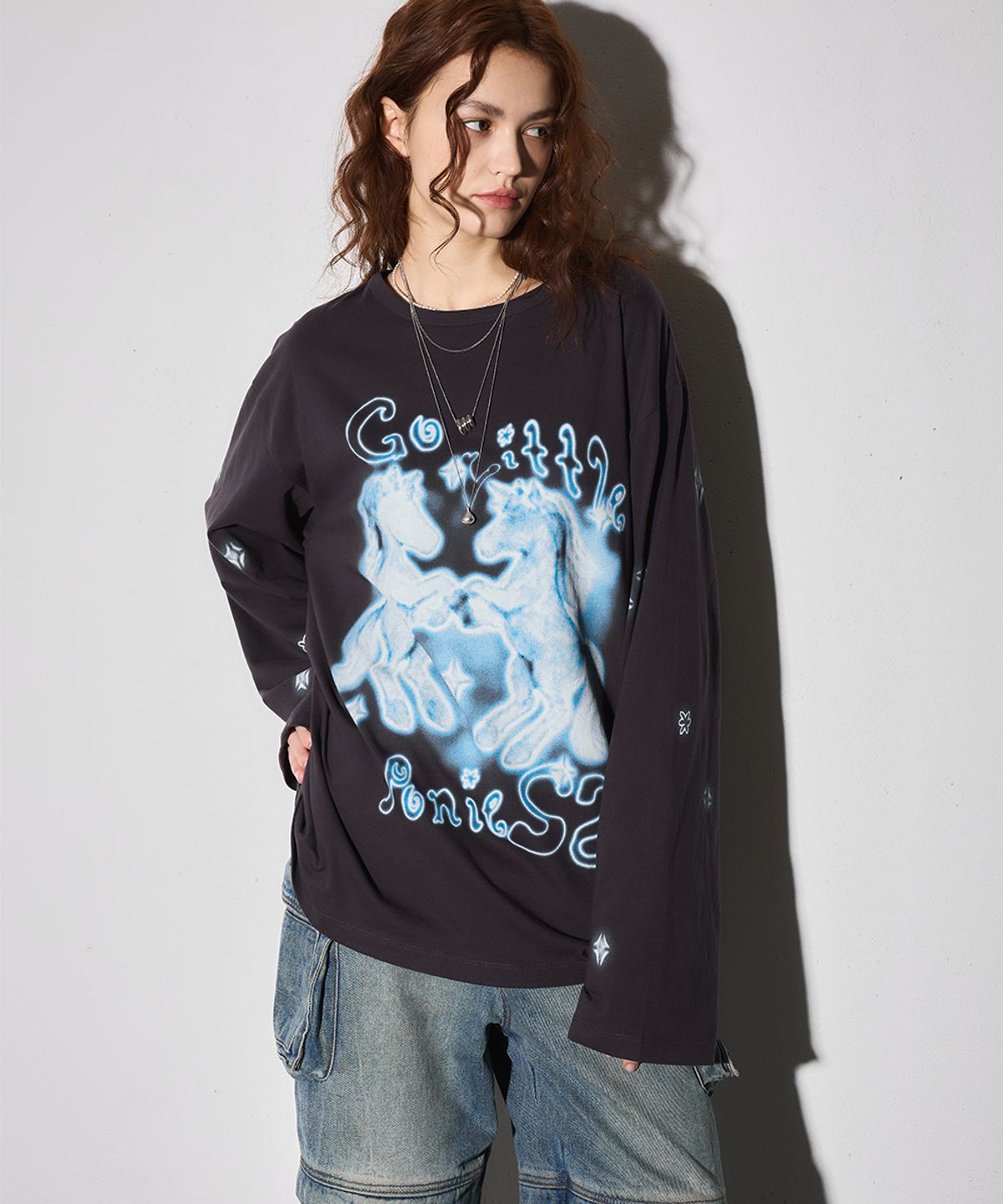 이이이알알알(EEERRR) Go pony artwork long sleeve (Charcoal)