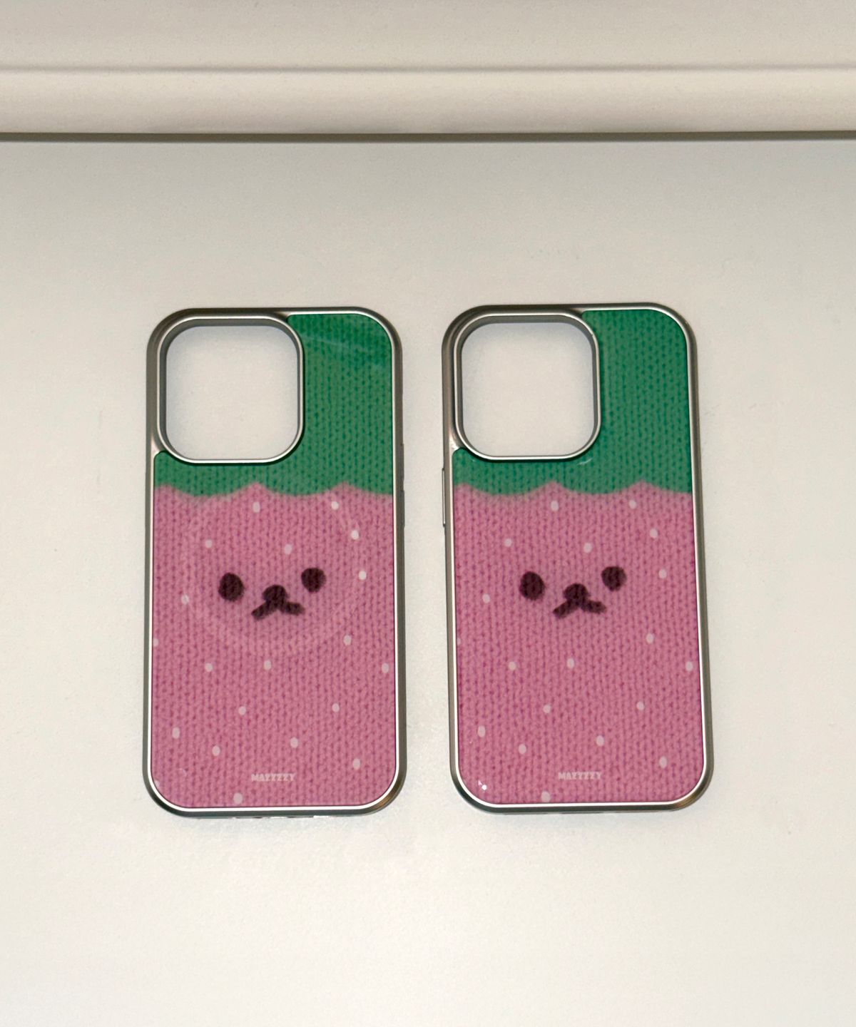 마찌(MAZZZZY) [Silver] Knit Strawberry case