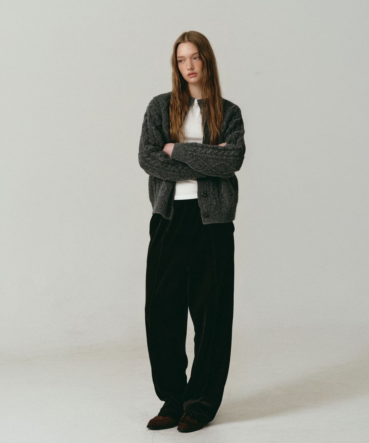 로시로우(LOSSYROW) Chunky Cable Knit Cardigan Charcoal