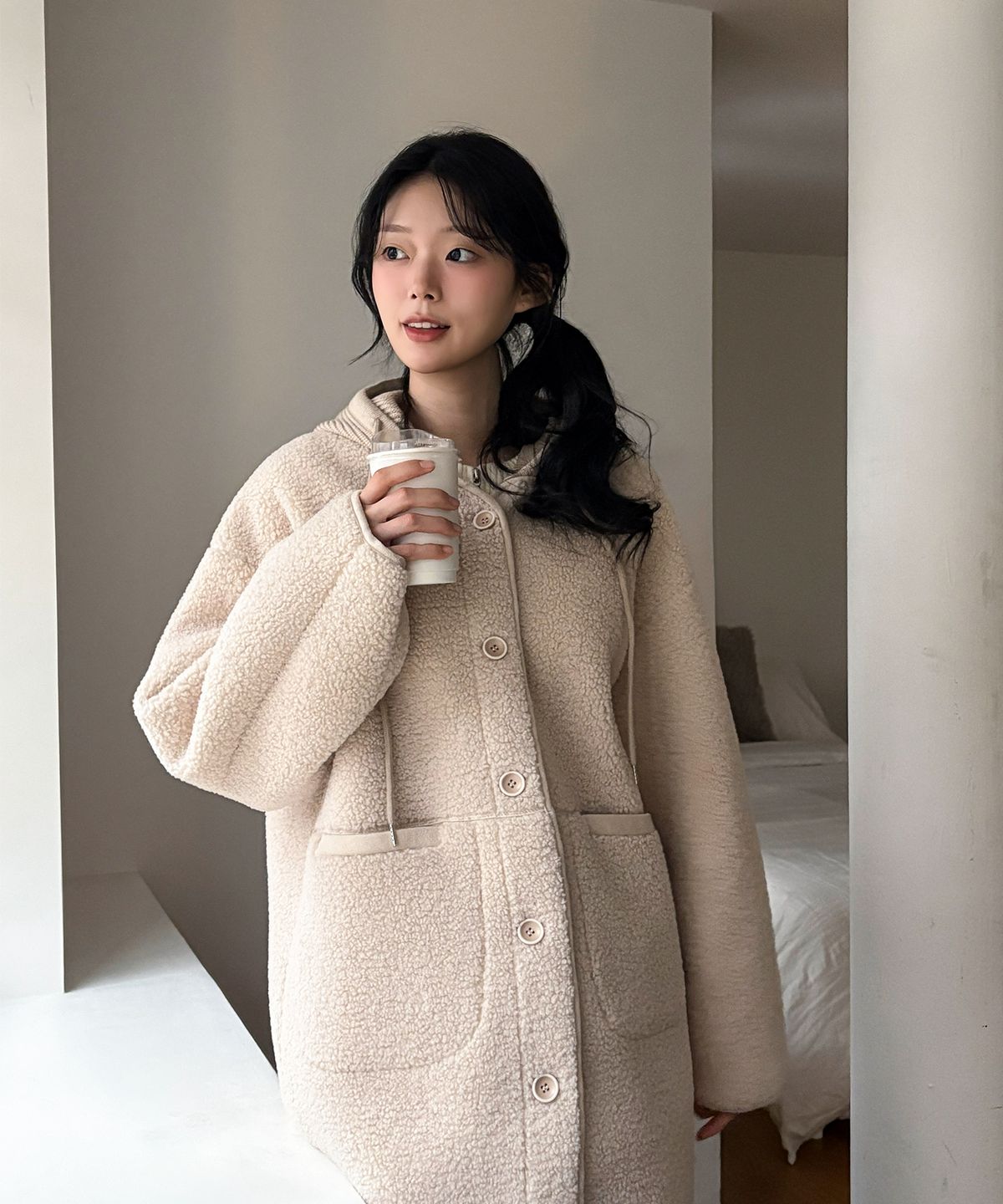 쿨키튼(KOOLKITTEN) Hooded Faux Shearling Coat